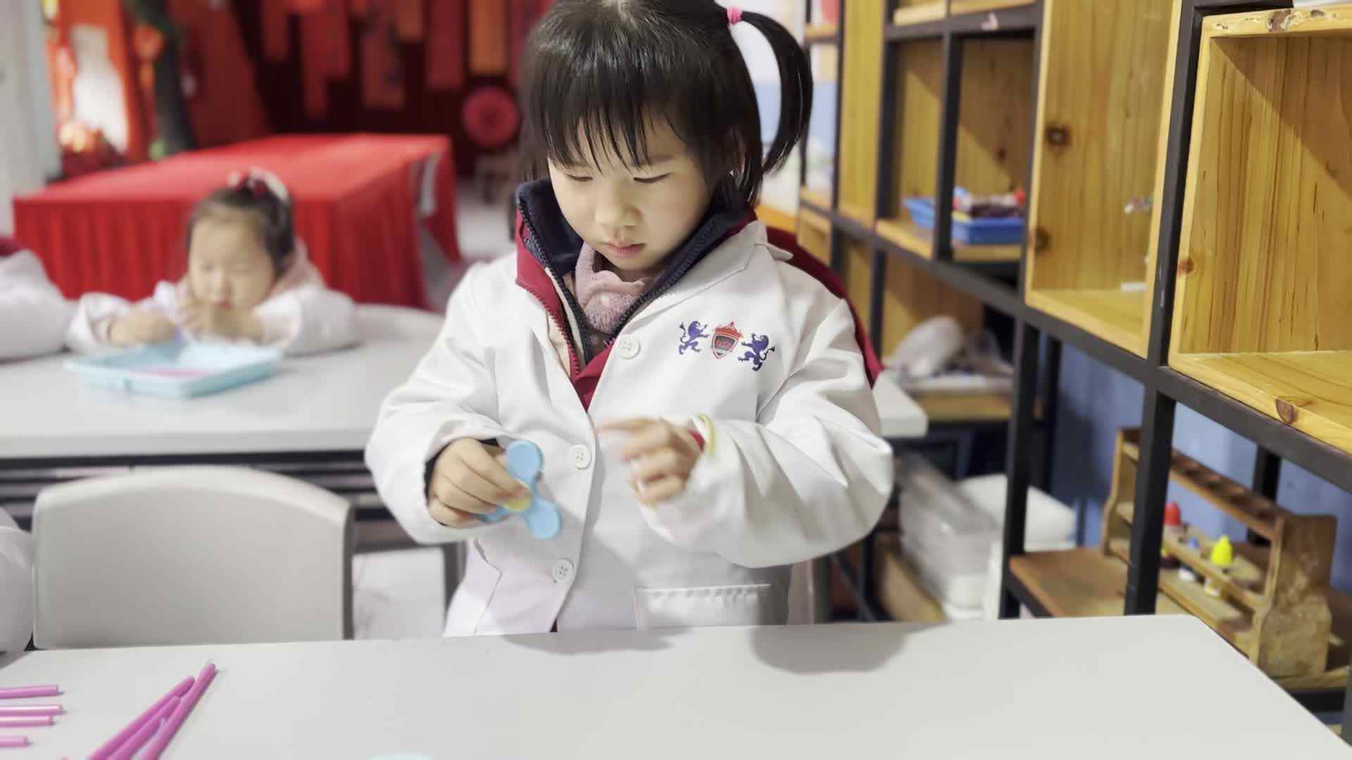 2026.3.18  实验中班 易诗淳  科学实验 《神奇的摩擦力》.mp4