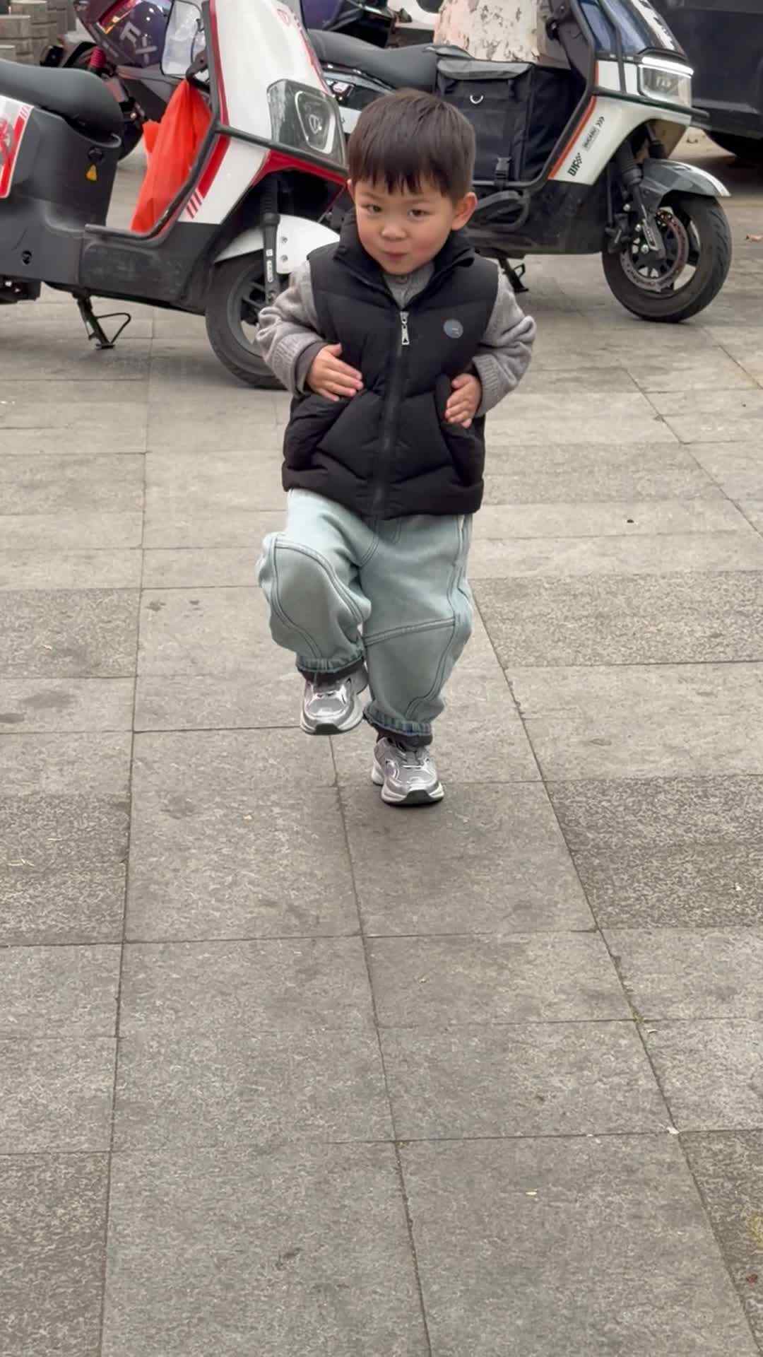 2026.3.6叉腰踏步走