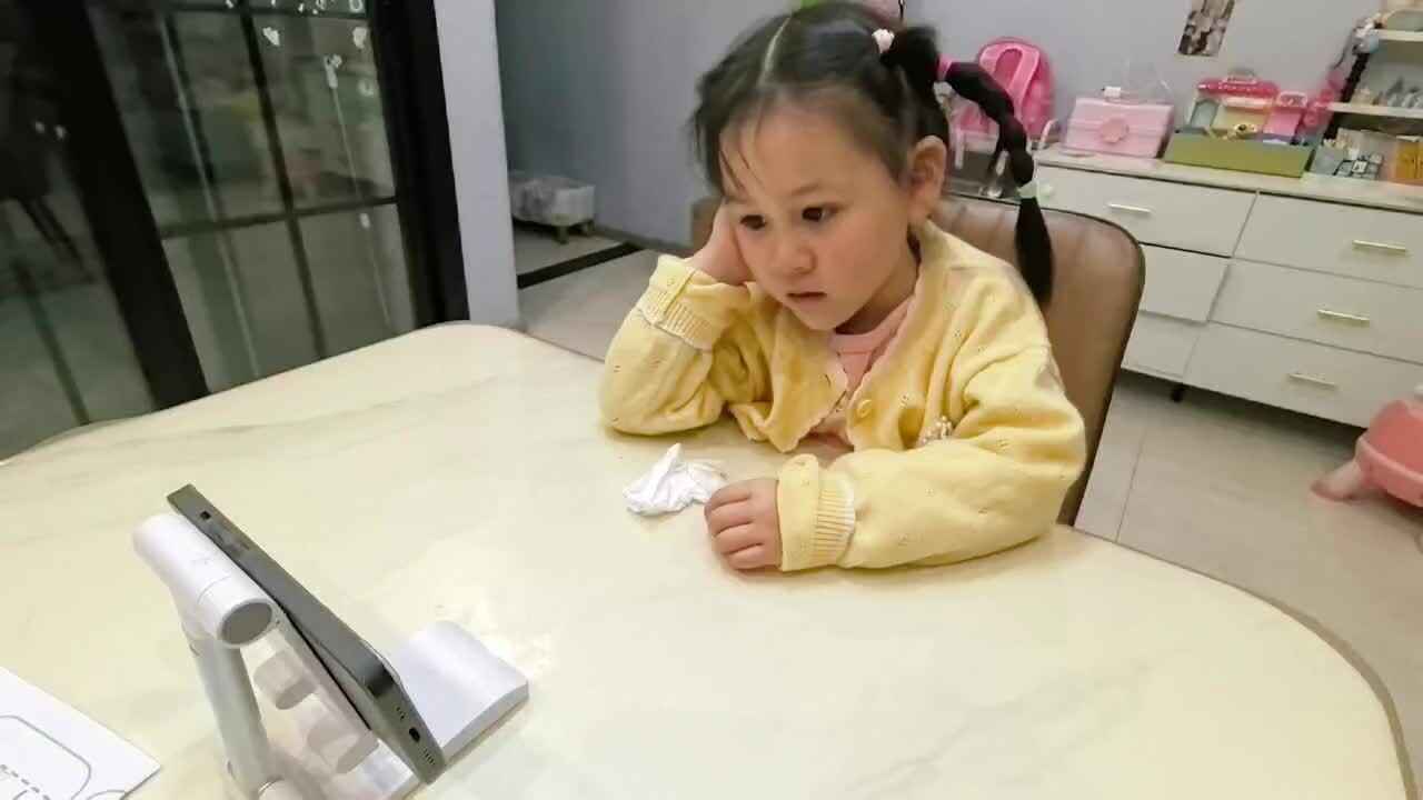 观看绘本《Papa，Please get the Moon for me》88408.mov