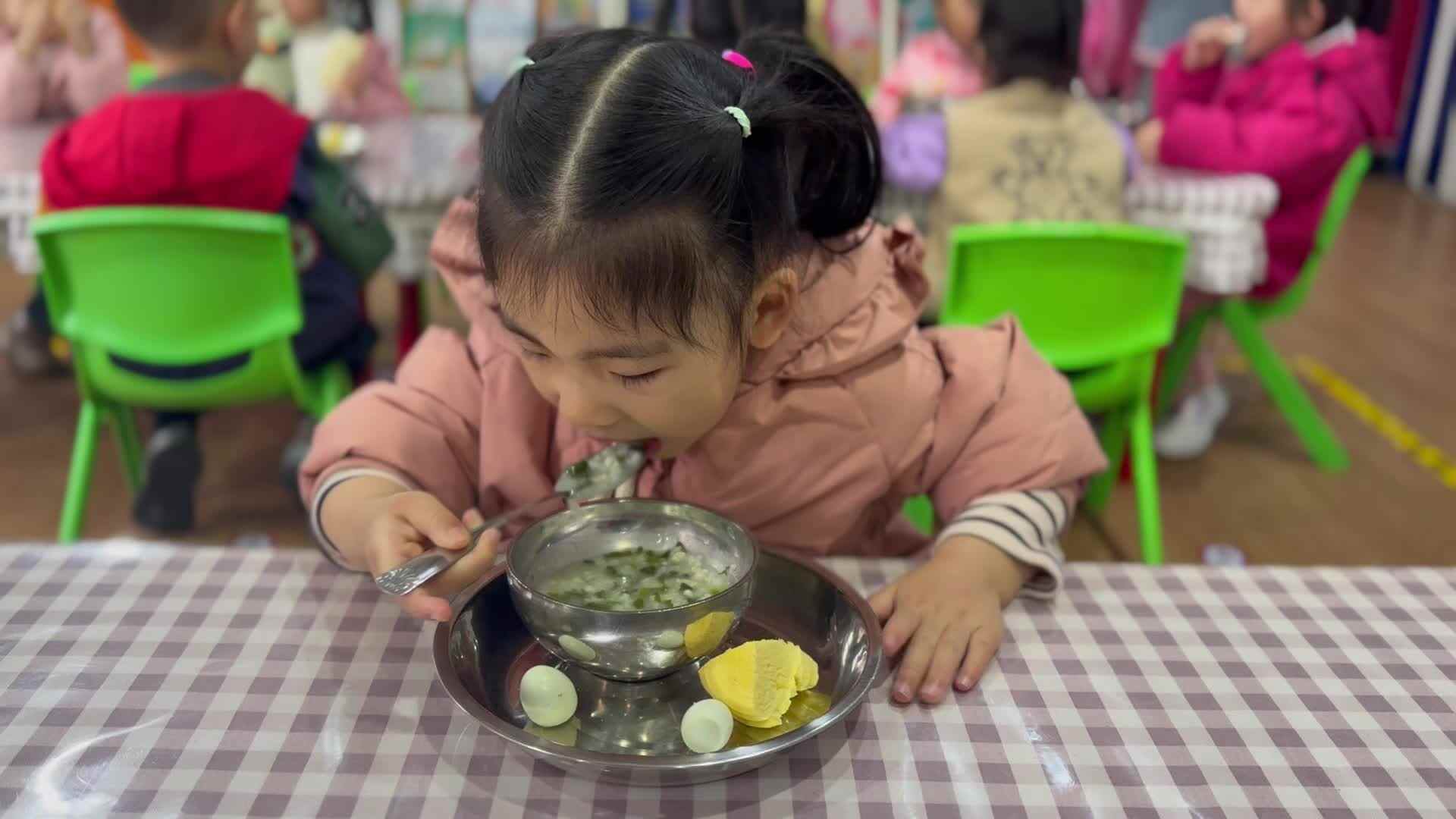 2026.3.5 中A班 韦若汐— 《独立用餐》