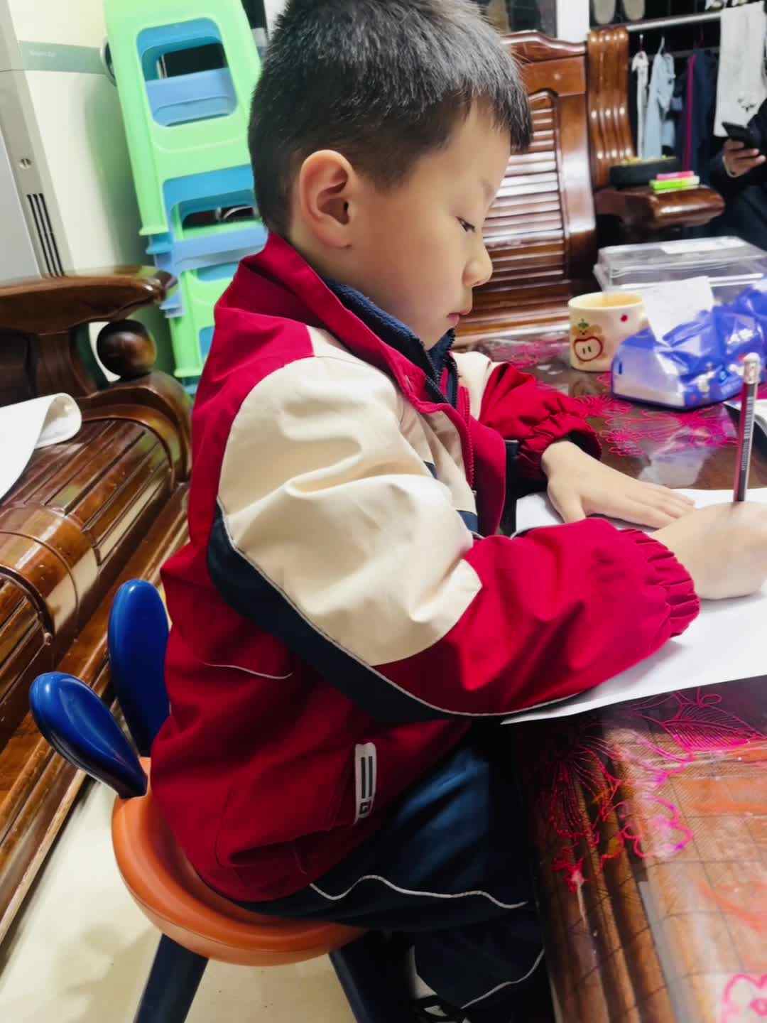 学前A班 钟昊彦《坐姿练习》.mov