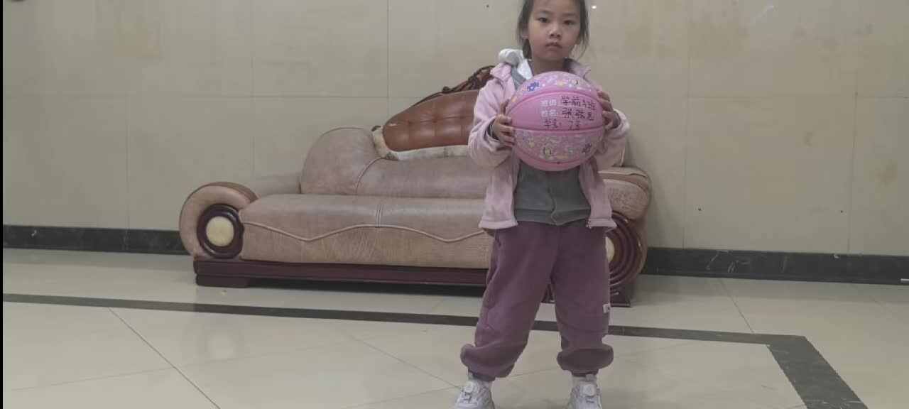 2026.3.5学前A班张弦思—单手拍球.mp4