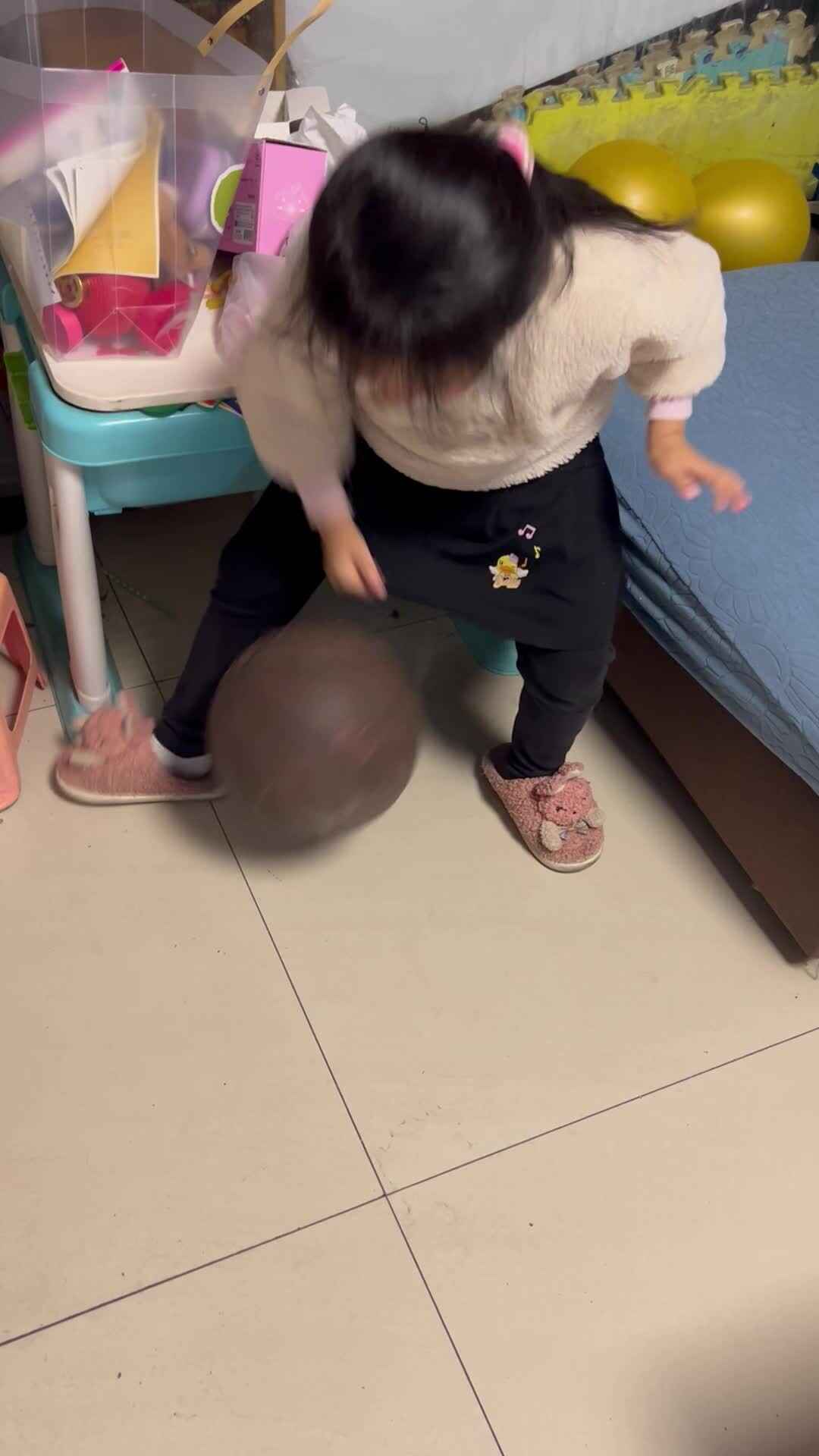 ⁣学B班李瑞溪拍球练习3.3.mov