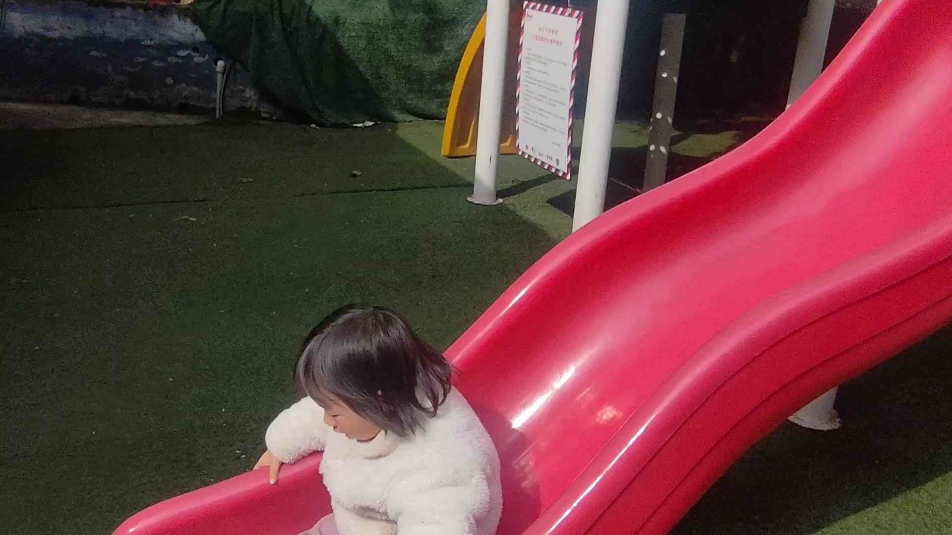 2026.3.20实验小班10号刘晨溪—欢乐滑滑梯