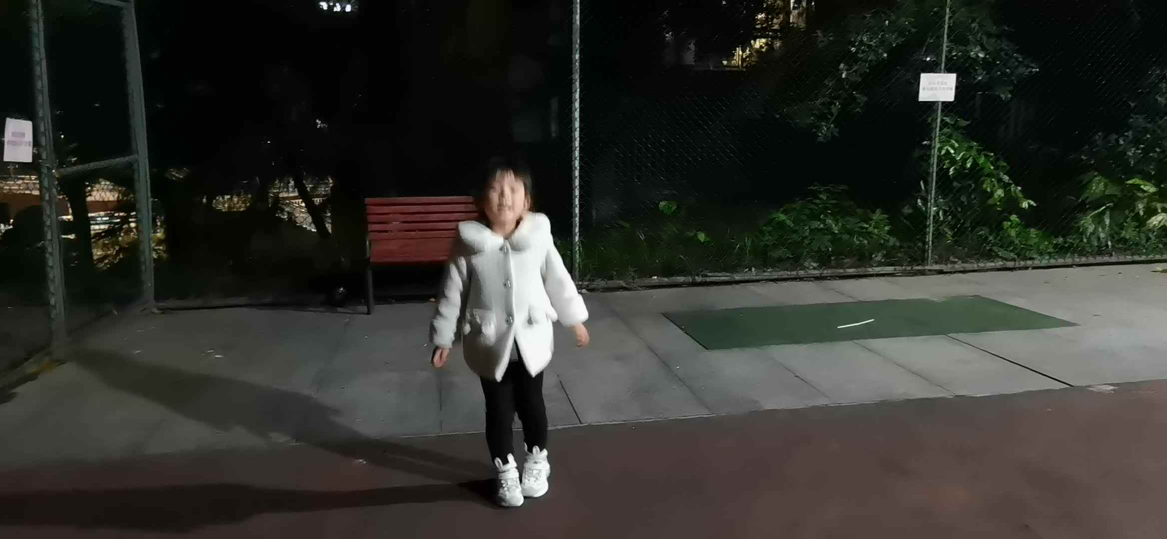 实验大班马司雨练习跳跃