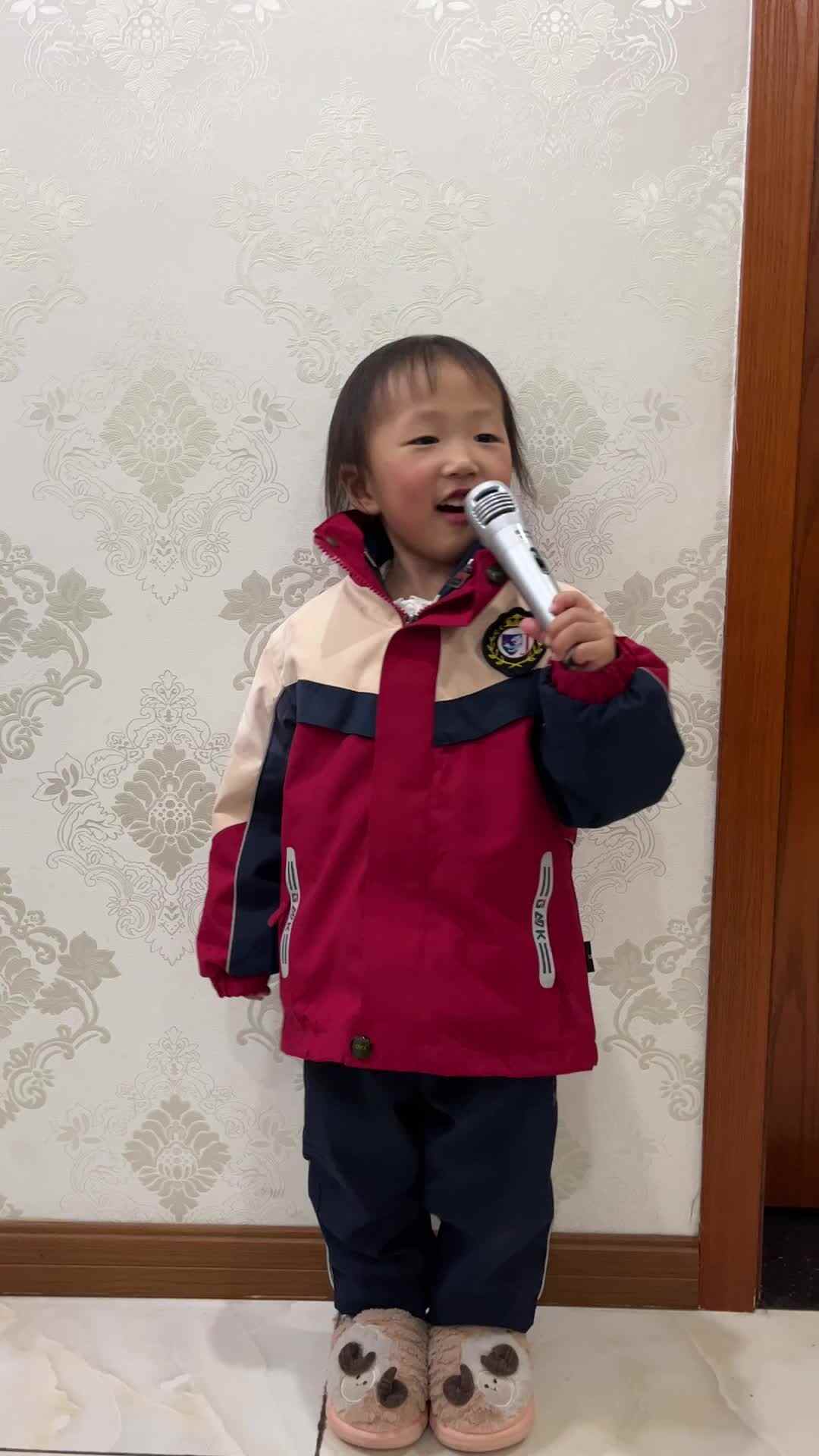 ⁣⁣⁣实验小班11号陈舒梦自我介绍练习