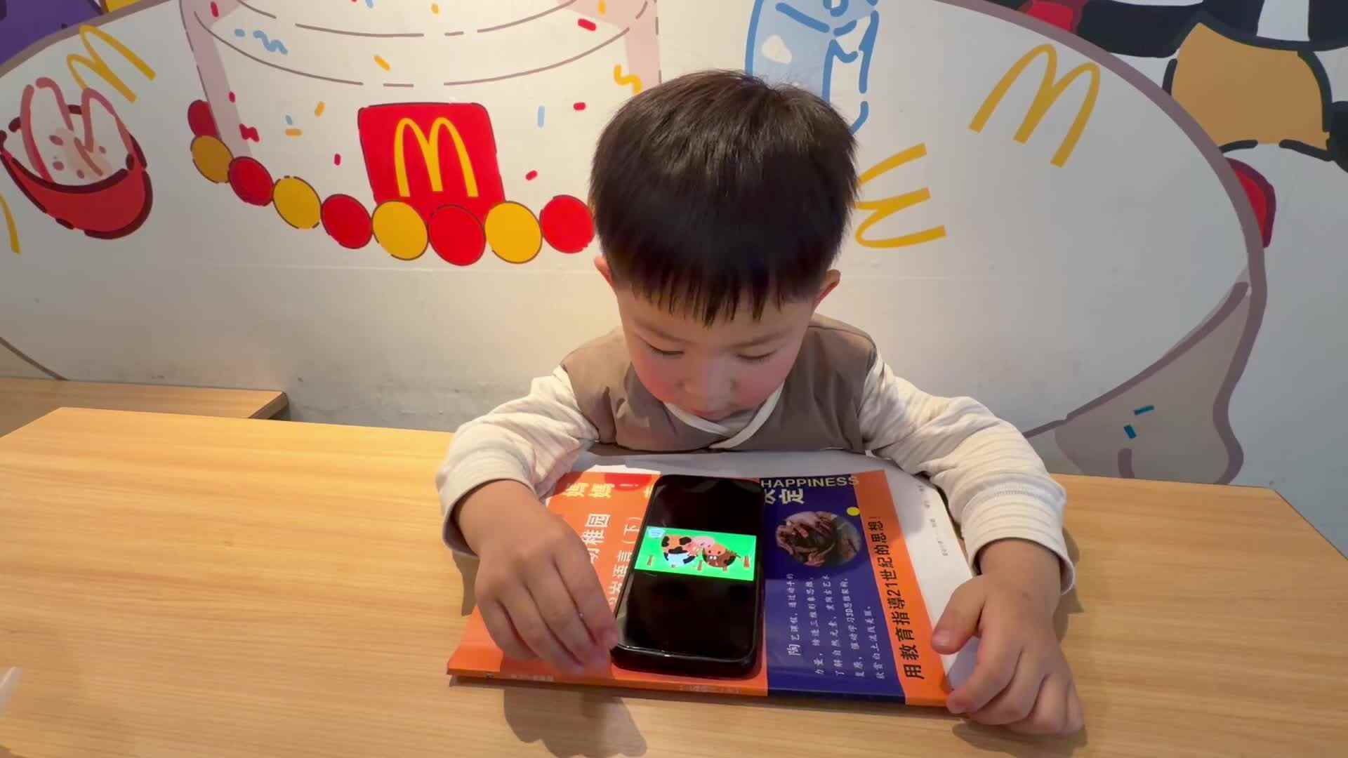 2026年3月20日  黄钇然  观看英文儿歌《Good  Morning 早上好》家庭闯关练习