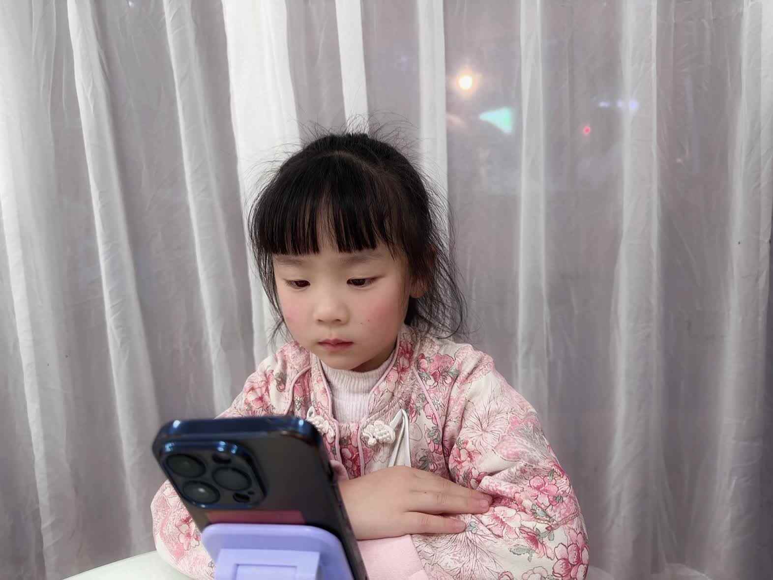 2026年3月27日大A班夏爱林～观看英语视频