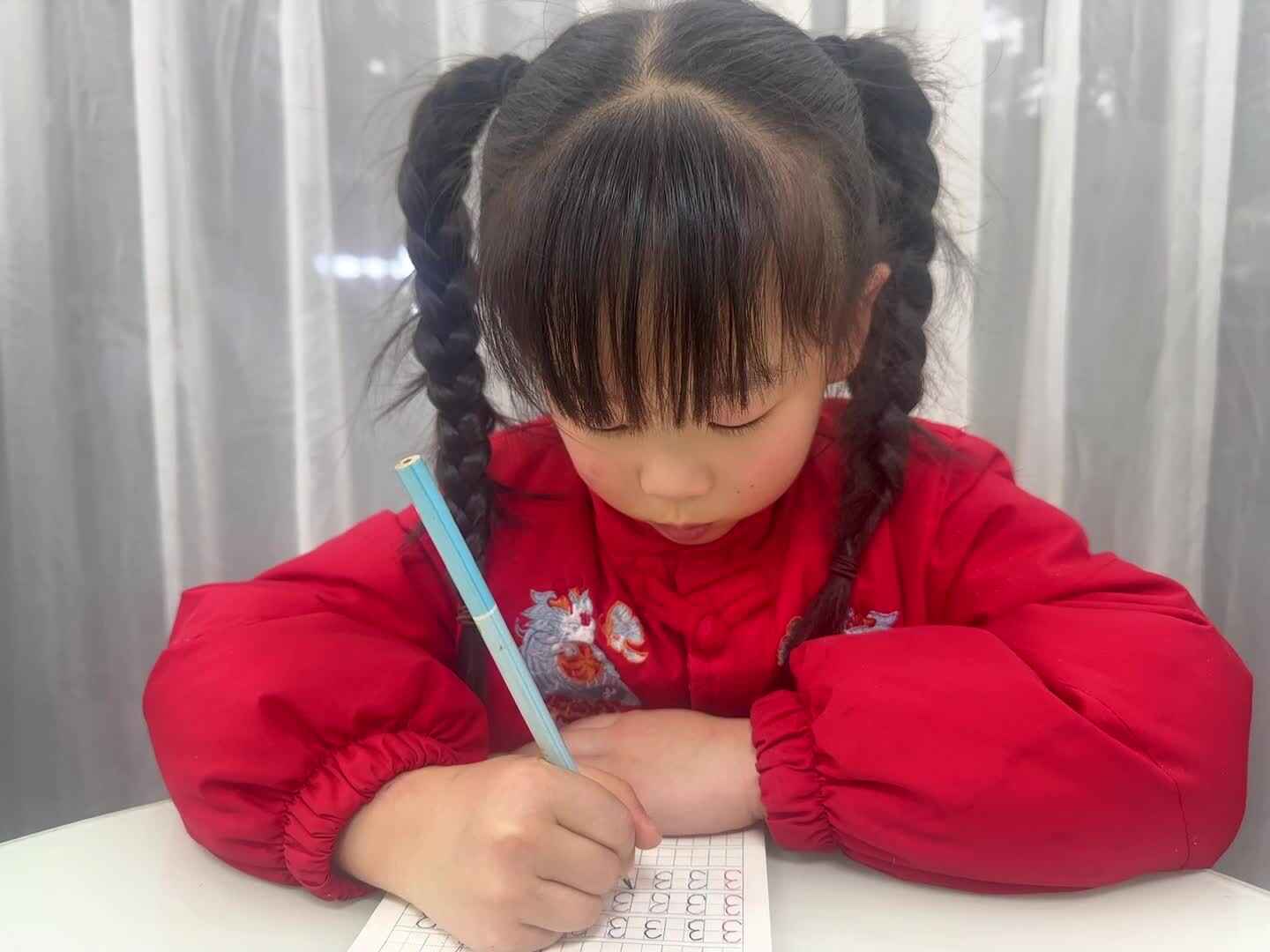 2026年3月16日大A班夏爱林～书写数字“3”