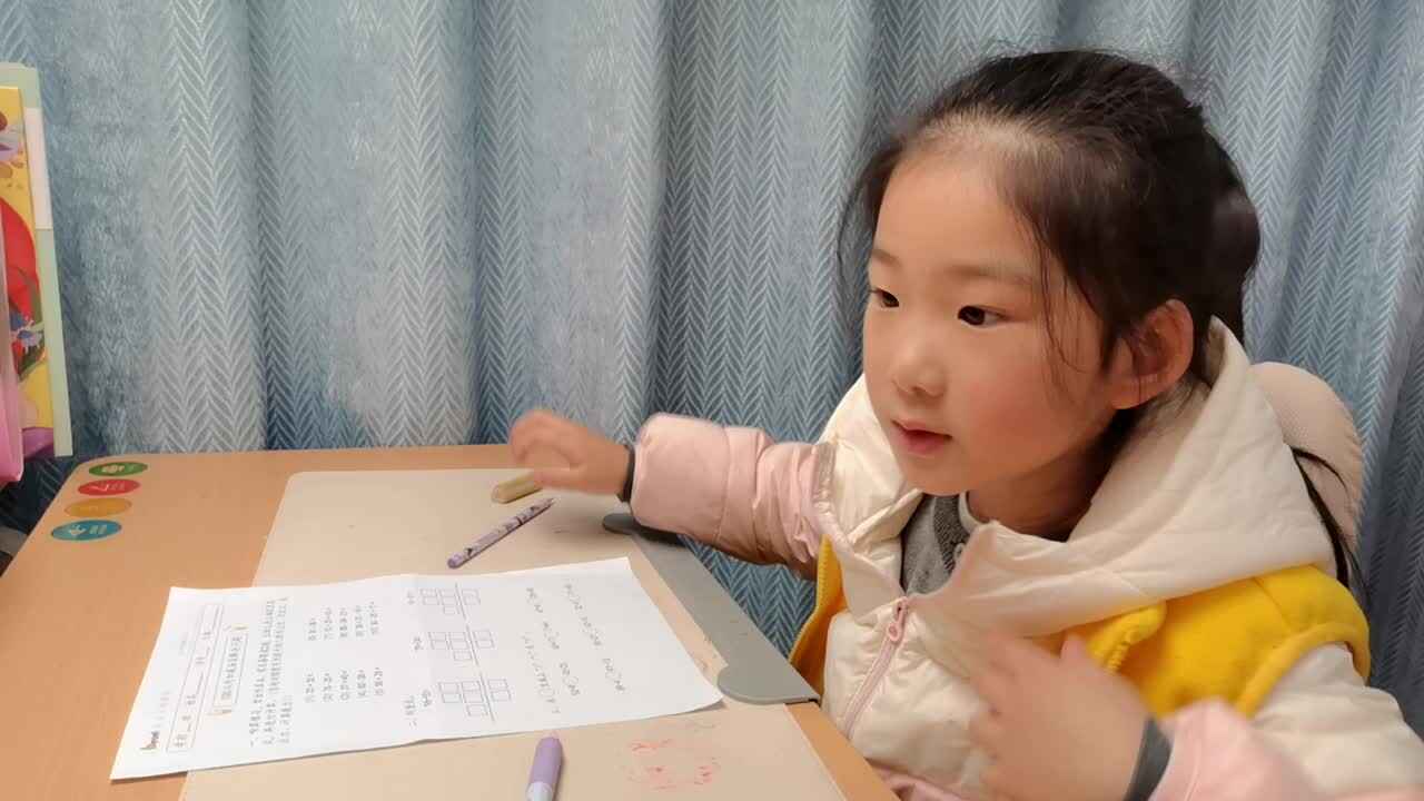 VID_20260319_190959.mp4学前B班宁汐言完成数学作业单。