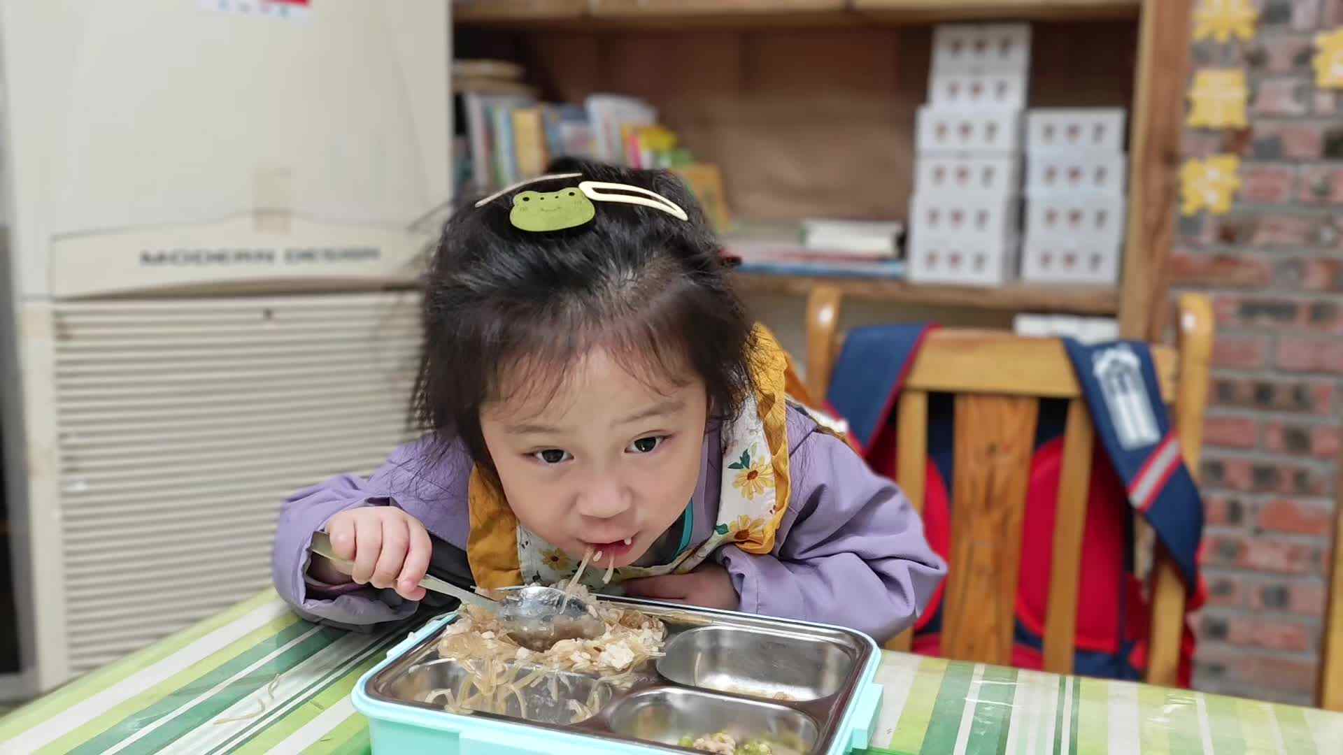 2026.3.5张语宸《用餐》.mp4