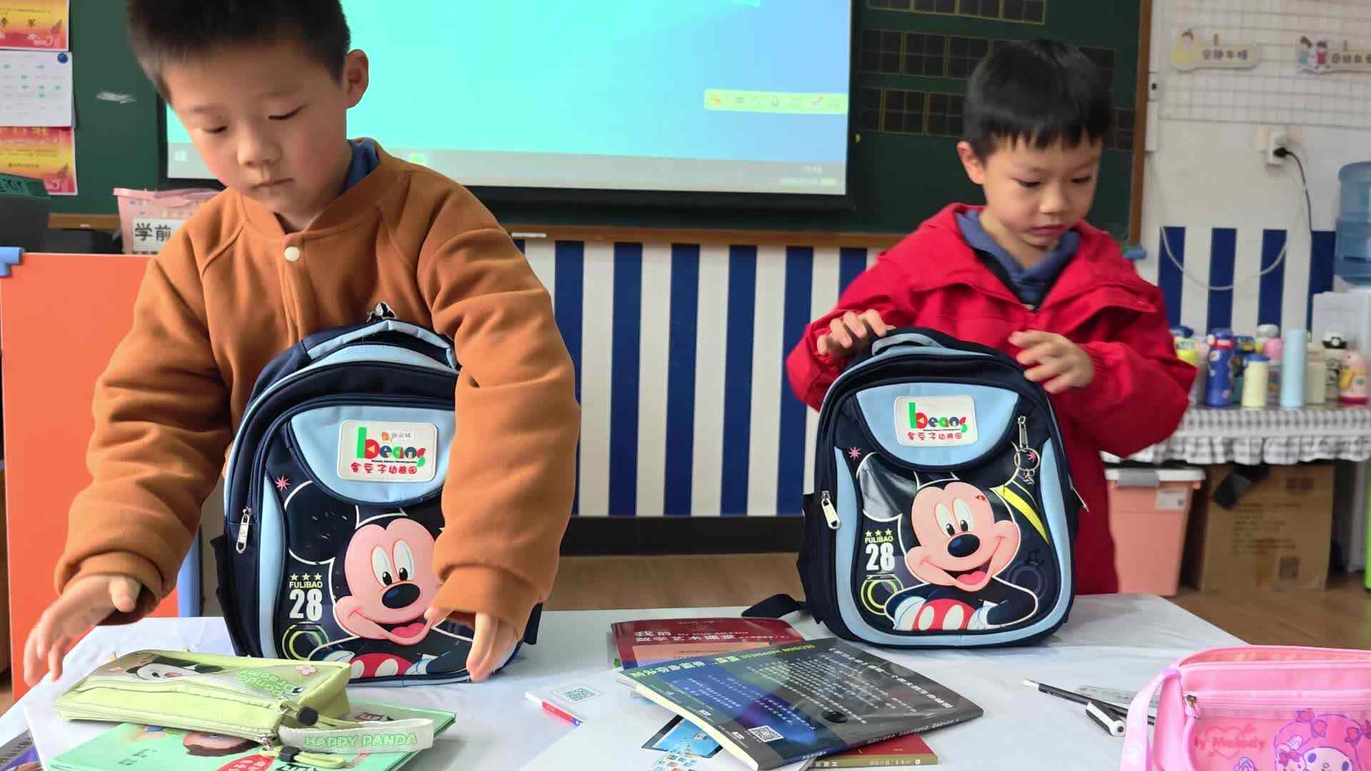 ⁣⁣⁣⁣⁣2026.3.16学A班何琛熹——整理书包