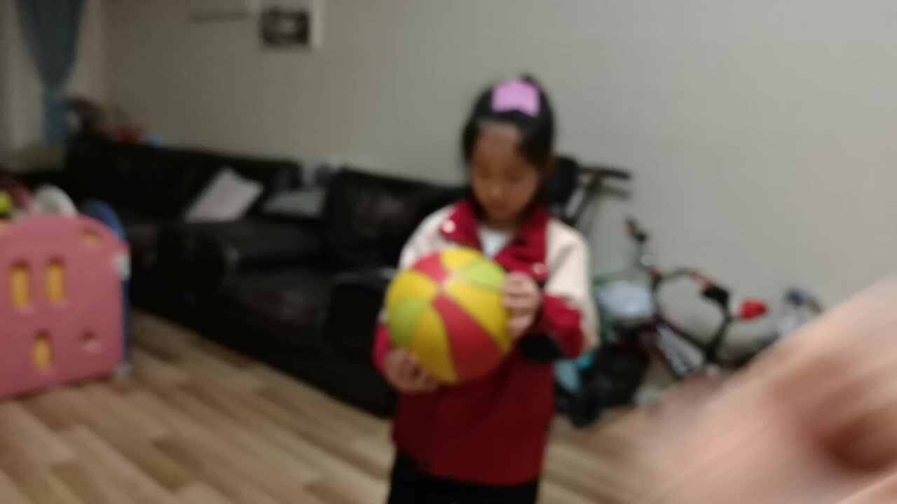 VID_20260312_204729.mp4学前B班宁汐言体能训练篮球操练习。