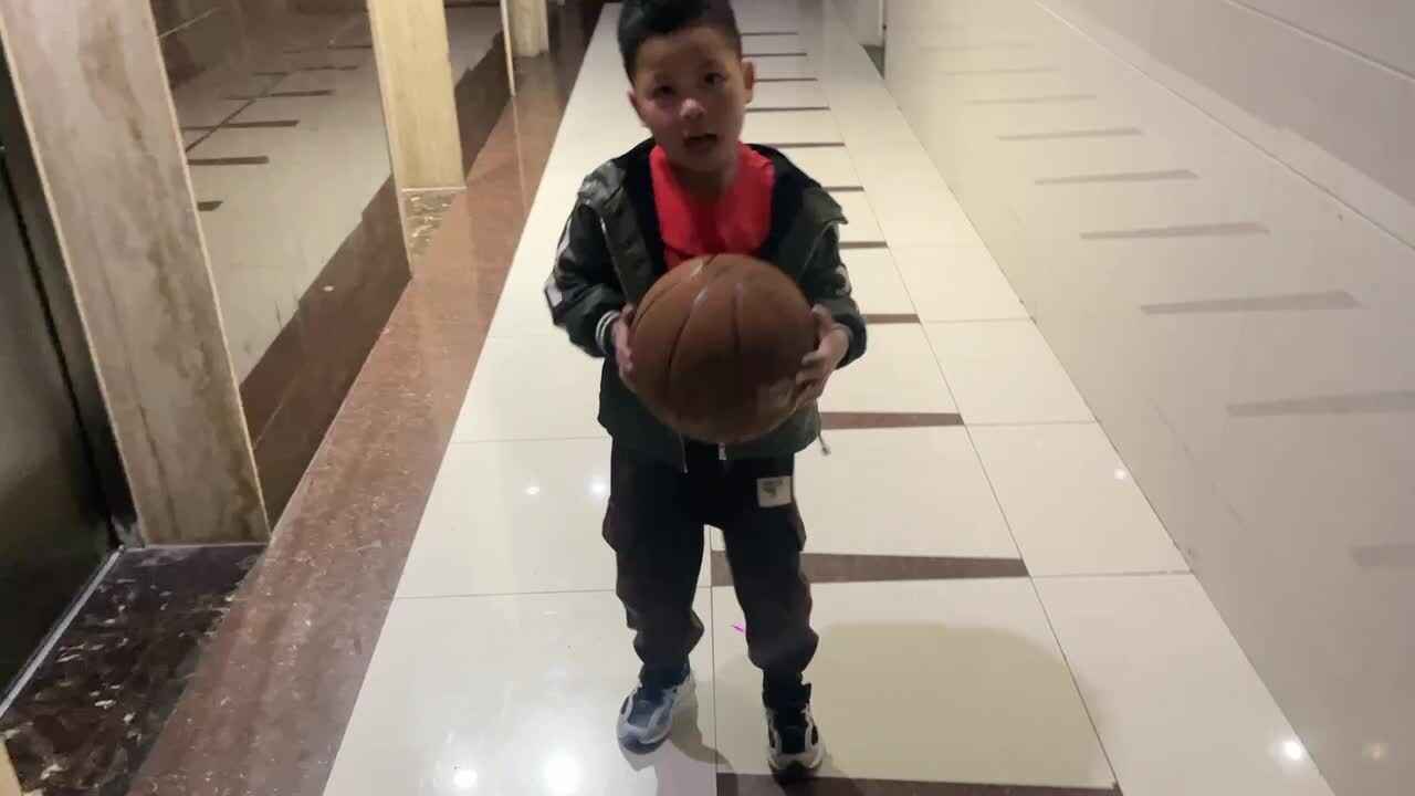 3.25 学b 田熙辰（排球练习） trim.C7397A4C-AC8B-4455-88CB-7CB93F6DB5F4.MOV