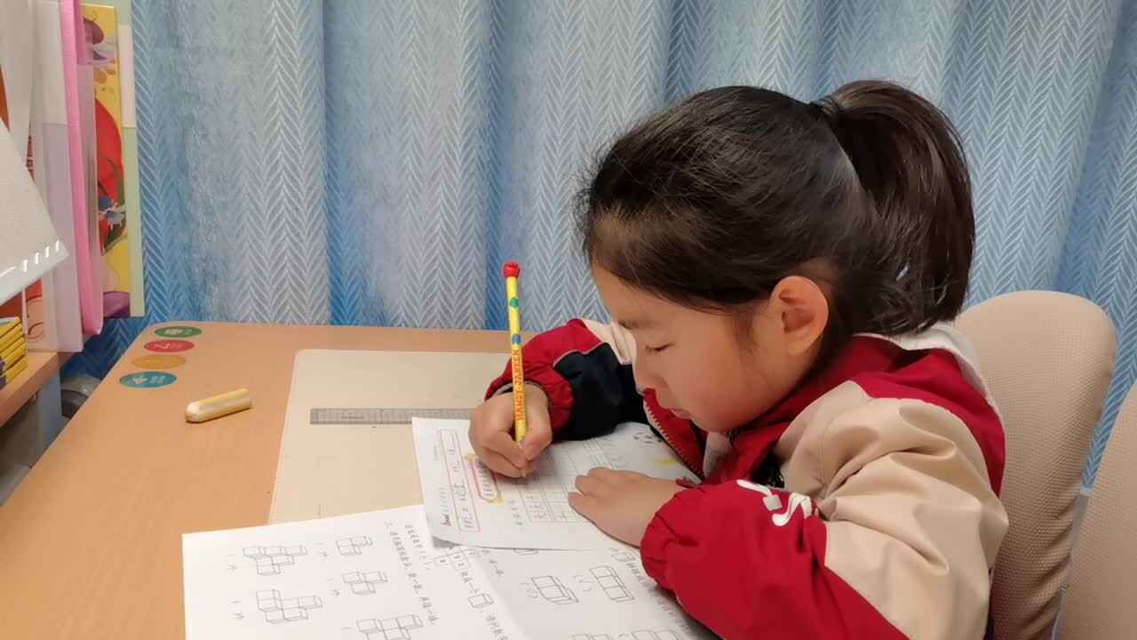 VID_20260324_181543.mp4 学前B班宁汐言完成阅读识字作业单。