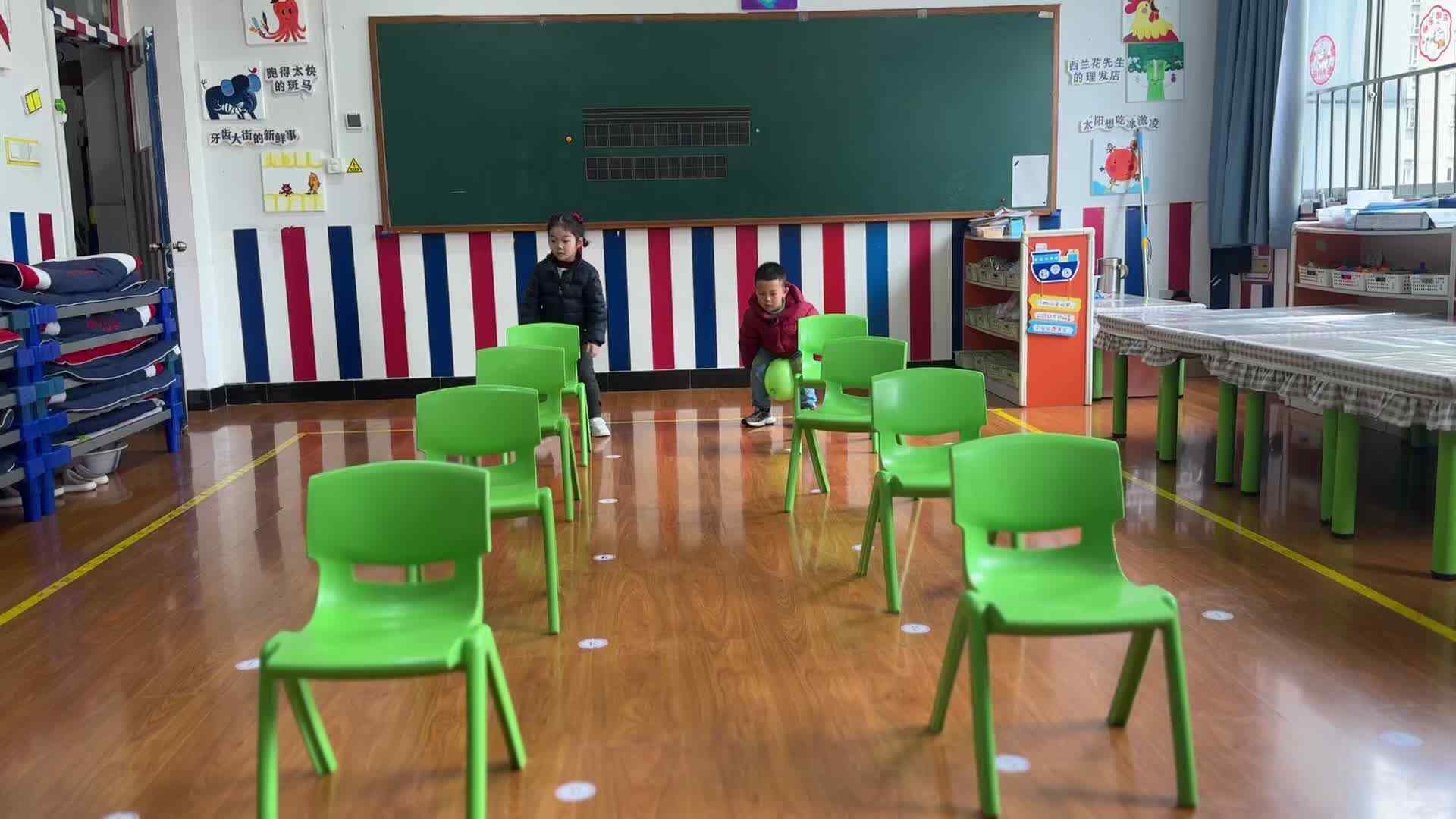 ⁣⁣⁣⁣⁣2026.3.19大A班杨淇幻——小鸭子运气球