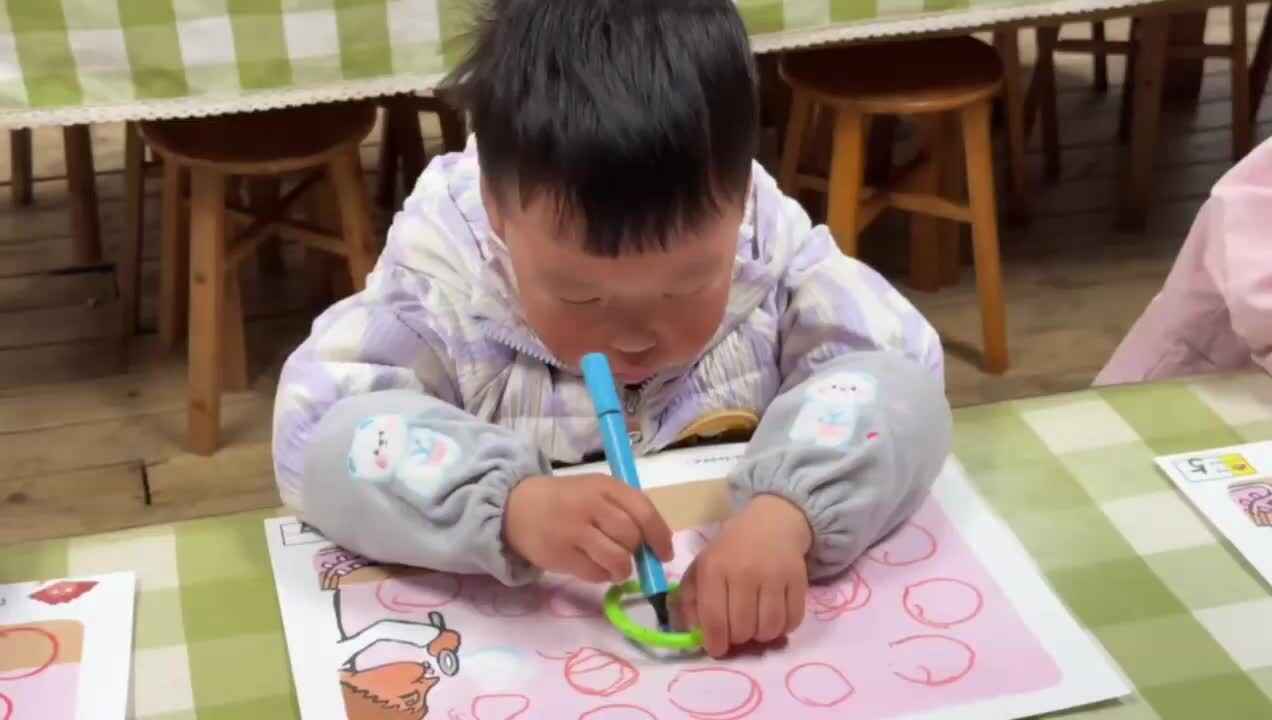 2026.3.24实验小班7号程翊童—吹泡泡