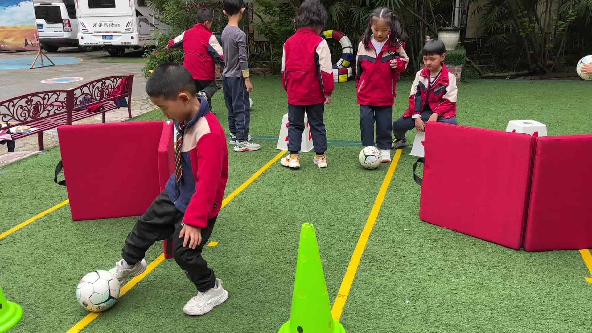 ⁣⁣2026.3.30实验1班足球课（乔钰菲、徐梓图）