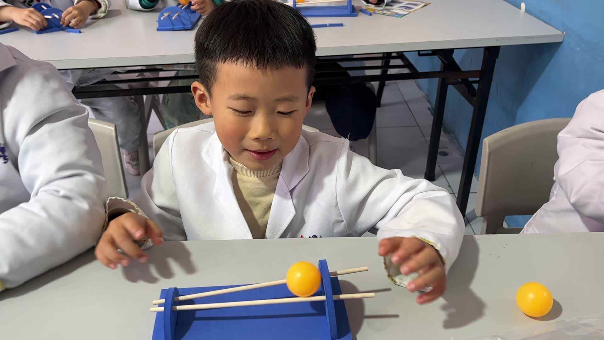 ⁣⁣⁣⁣⁣⁣2026.3.20 实验1班科学实验 胡宸瑞