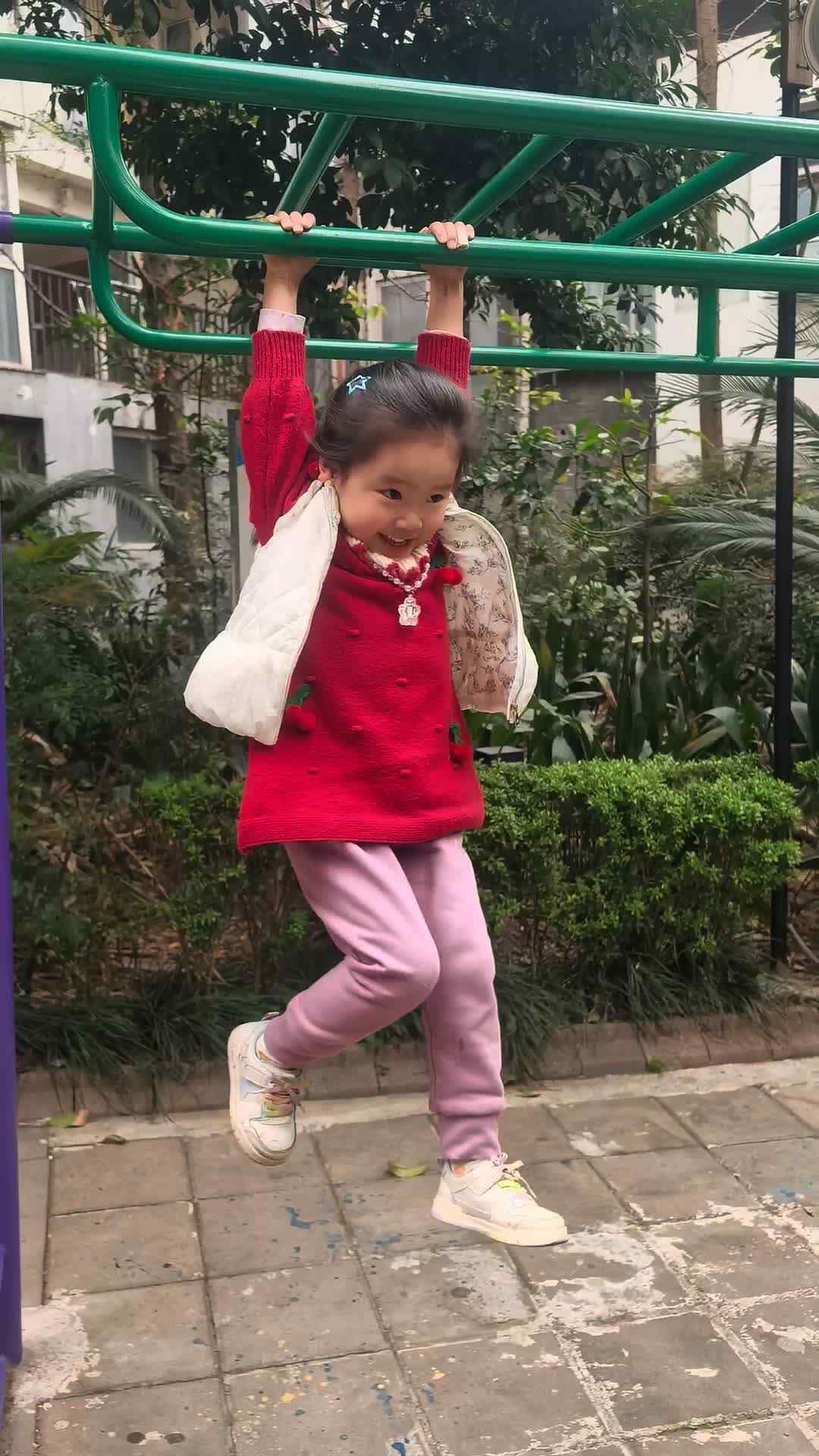 实验中班伊伊3.8作业.mp4