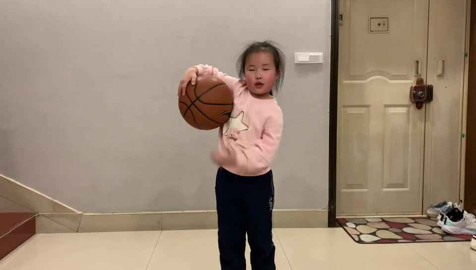 3.11学前A班赵欣奕练习篮球操