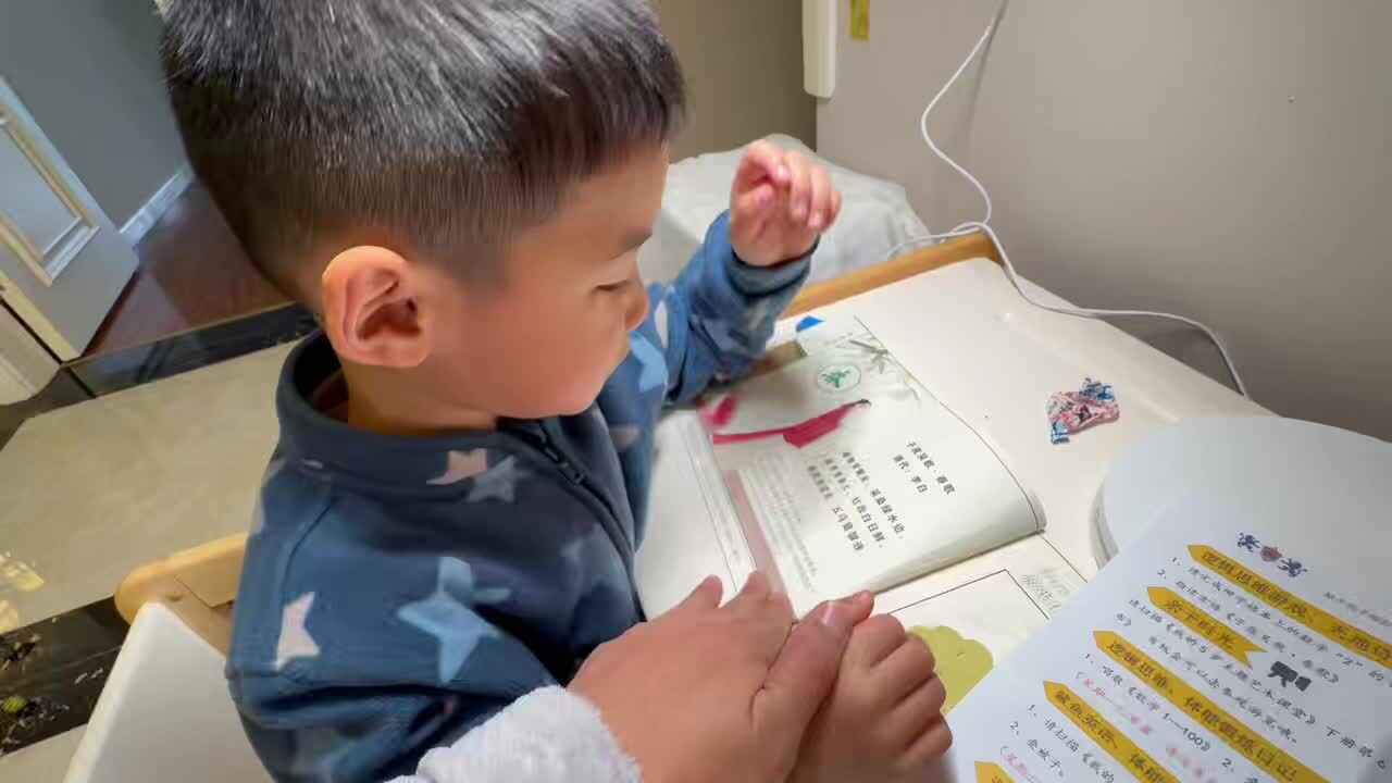 ⁣⁣大A班刘奕宸指读古诗.mp4