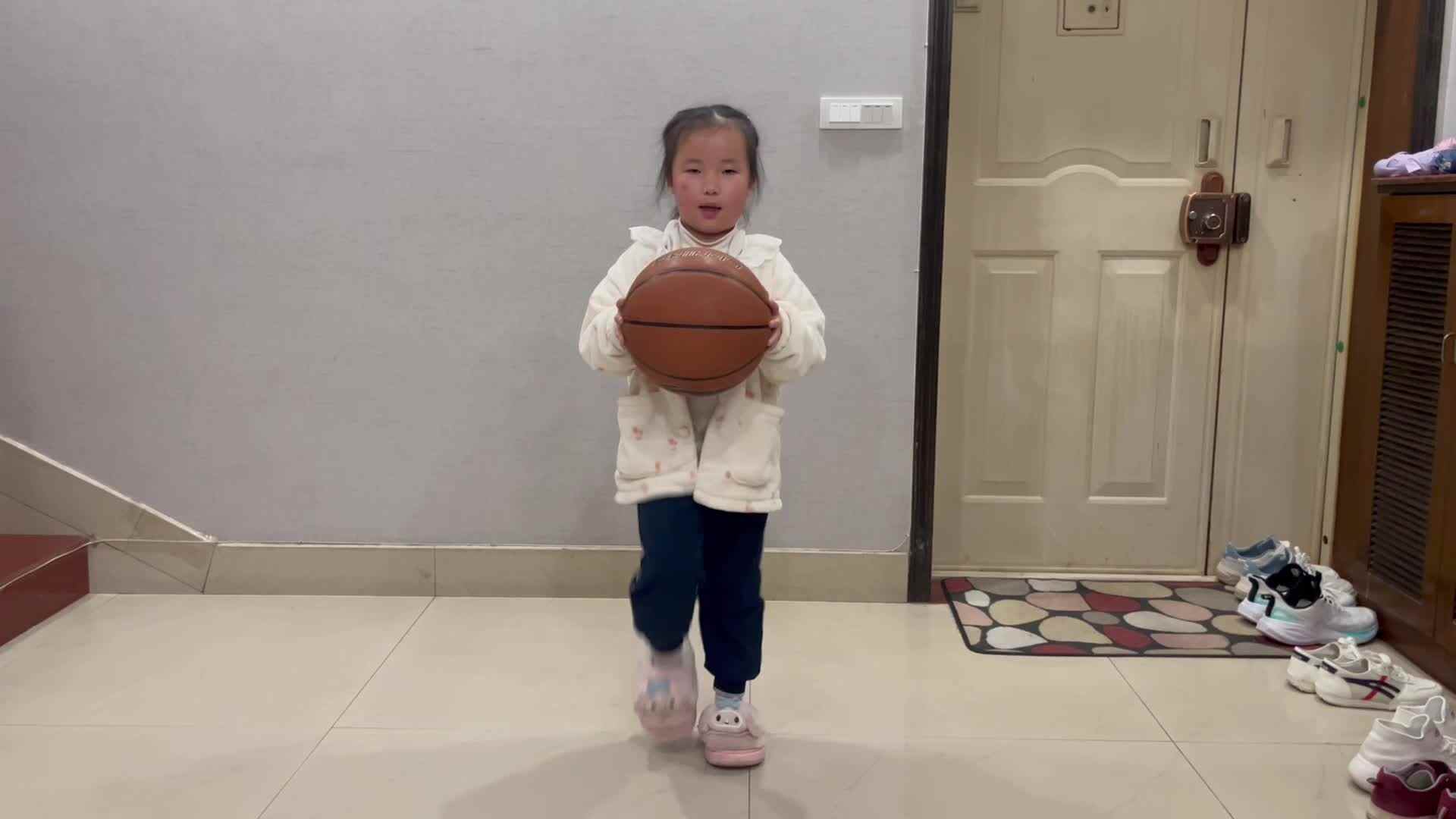 3.9学前A班赵欣奕练习篮球操