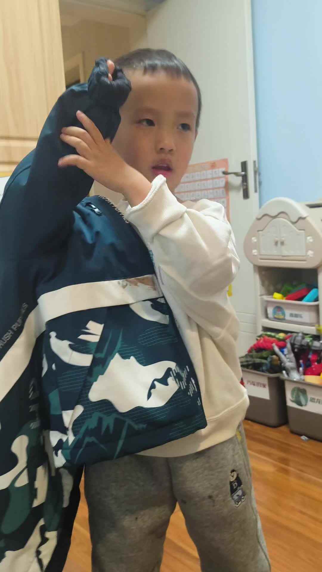 2026.3.24 中A班元宝《宣门见杜鹃花》+自己穿衣服