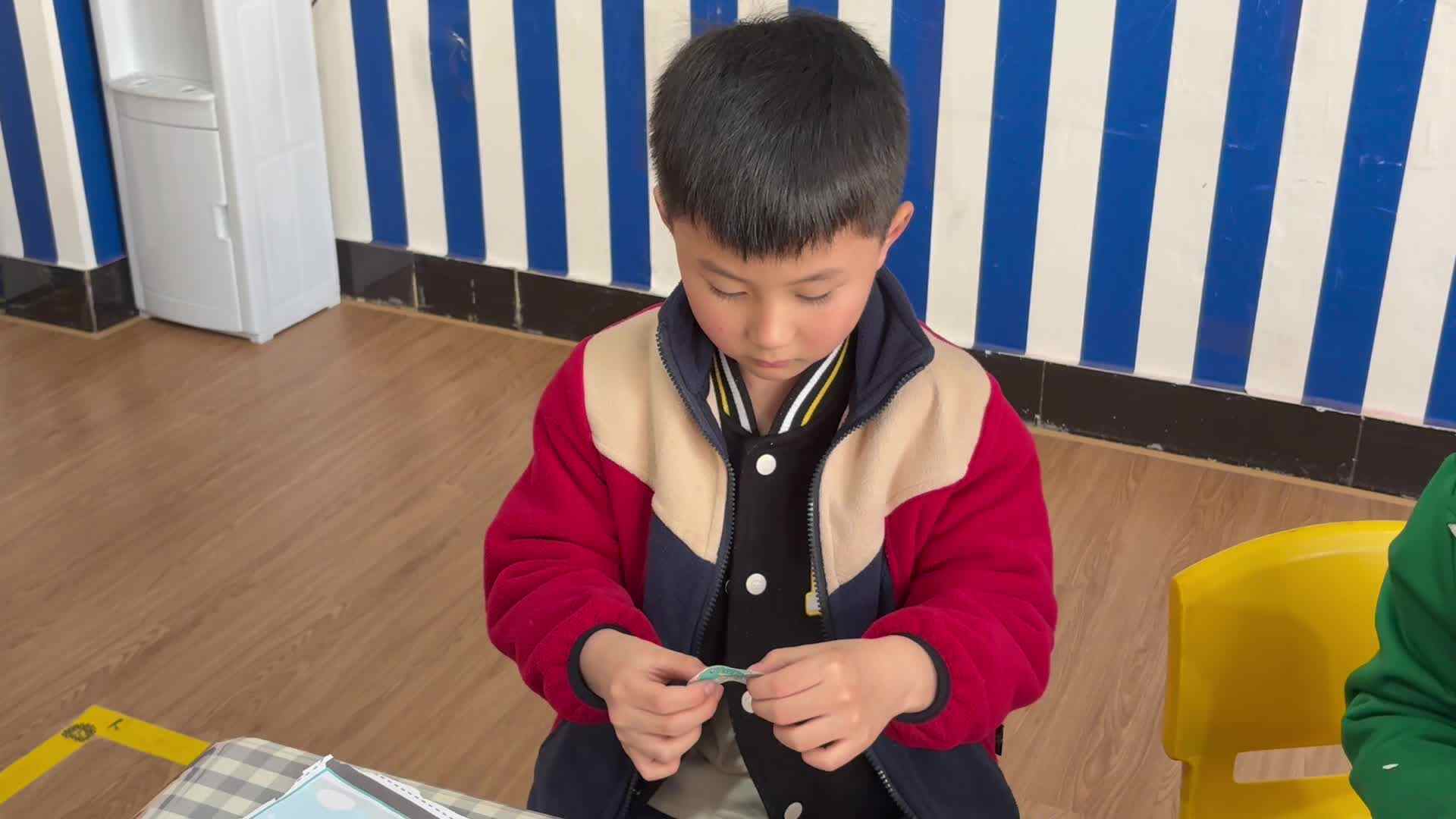 2026.3.12学前B班袁锦瑞——剪纸游戏