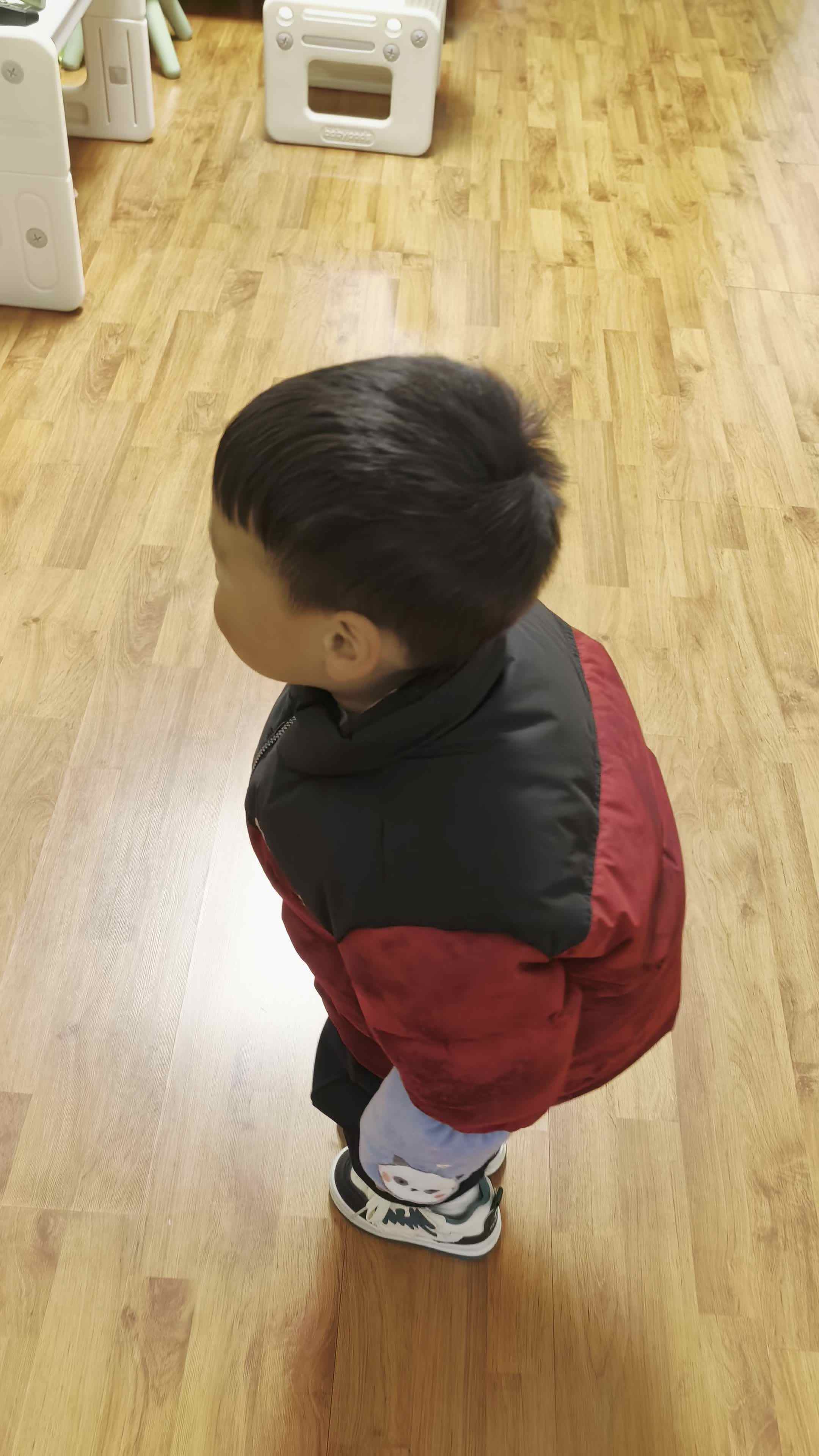 实验小班程翊童-双脚连续跳3.16