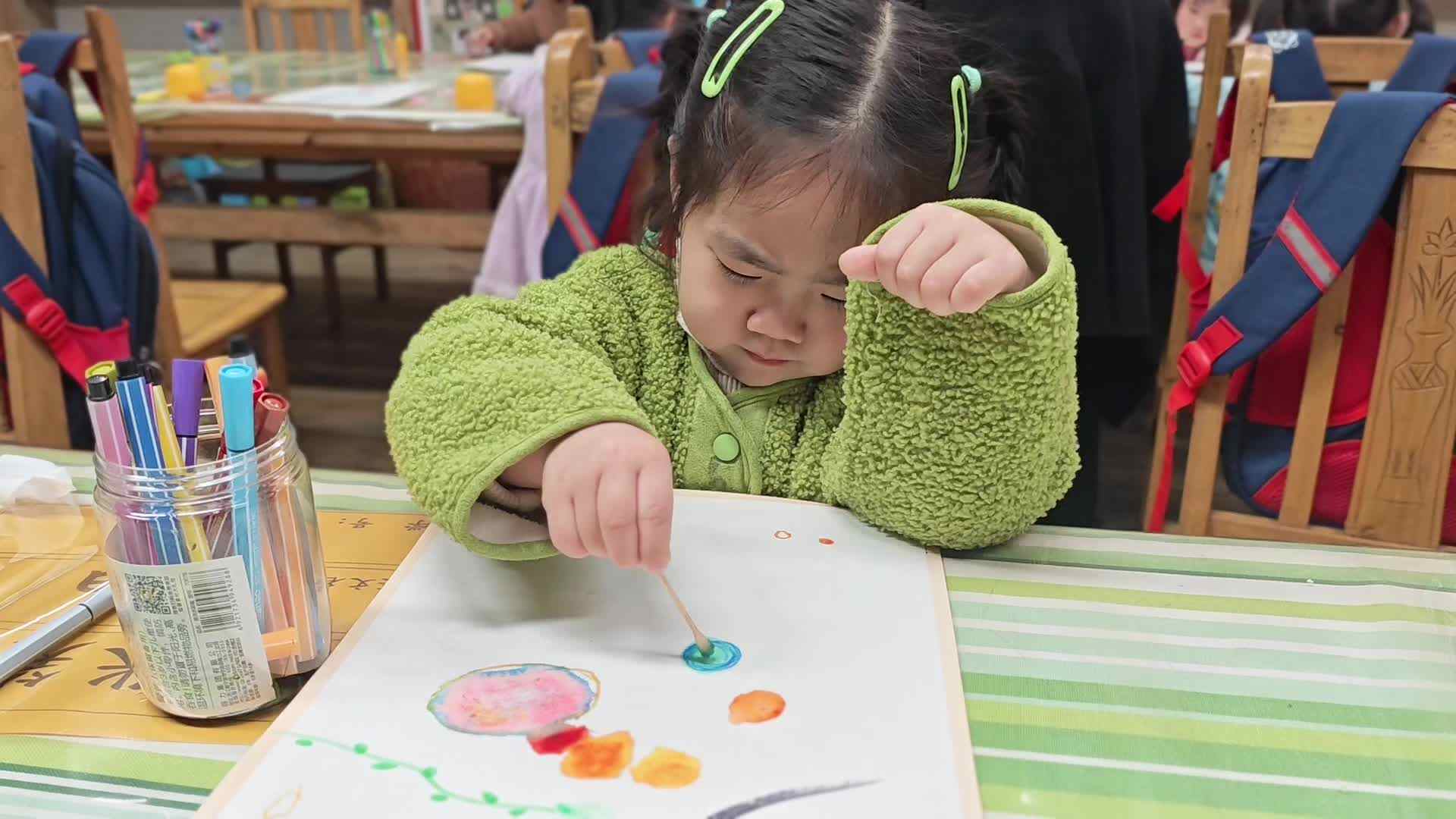 2026.3.20  实验中班  张笑笑  美工课《春分》.mp4