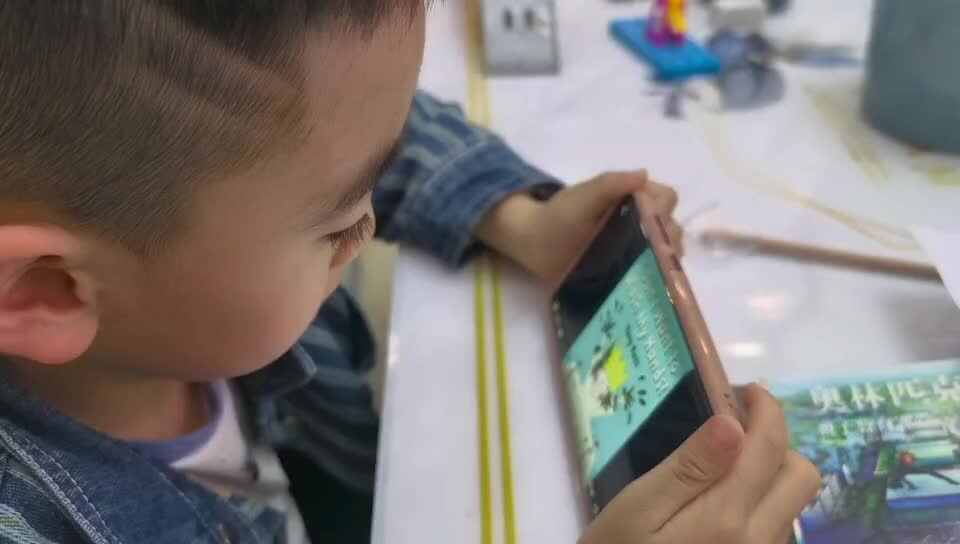 大A班蒋熠  2026.3.27   观看英语视频.mp4