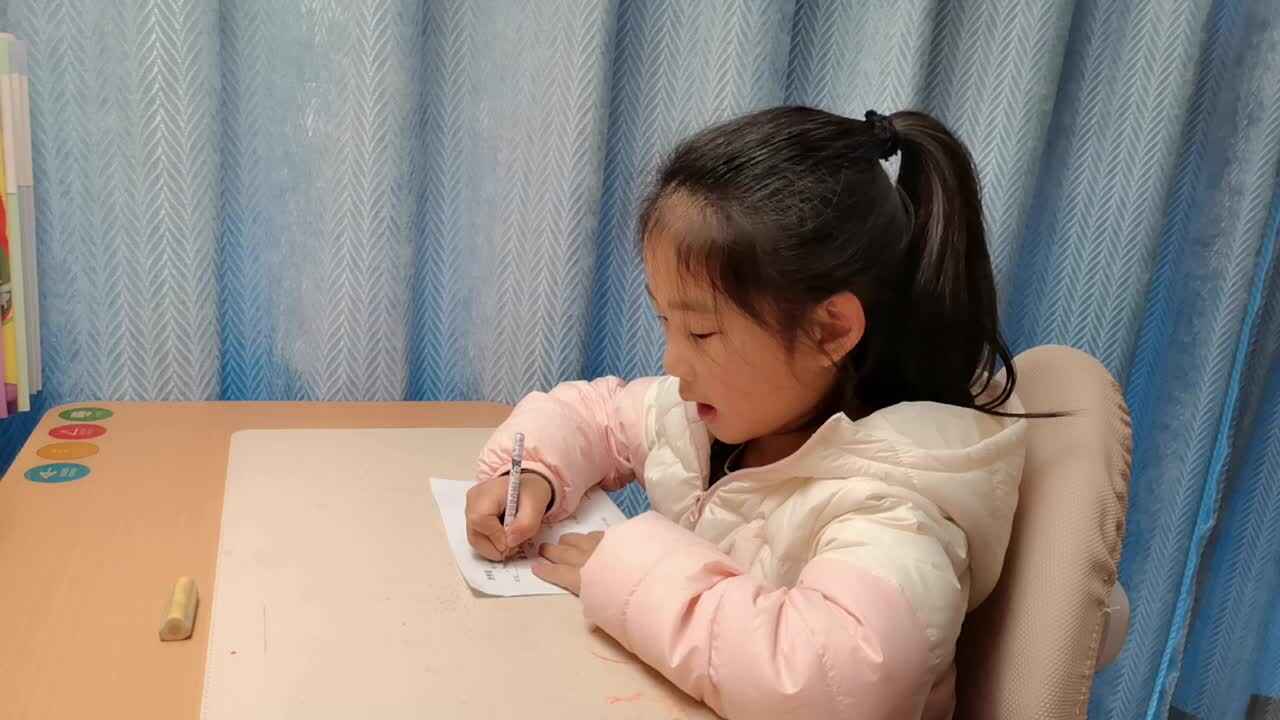 VID_20260317_180725.mp4学前B班宁汐言完成数学作业单。