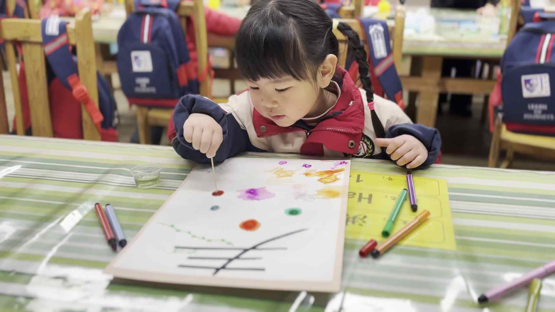 2026.3.20   实验中班  洪悦桐  美工课《春分》.mp4