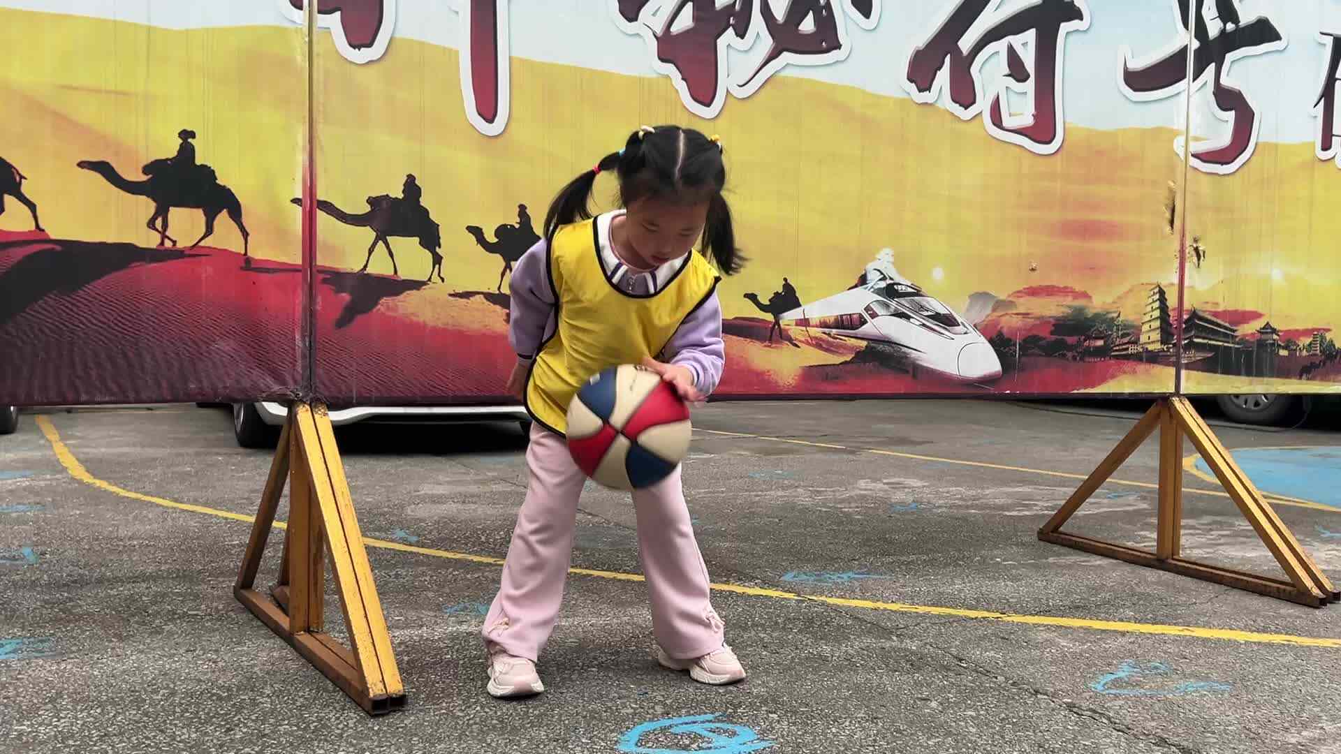 2026.3.9学A班赵欣奕———拍篮球