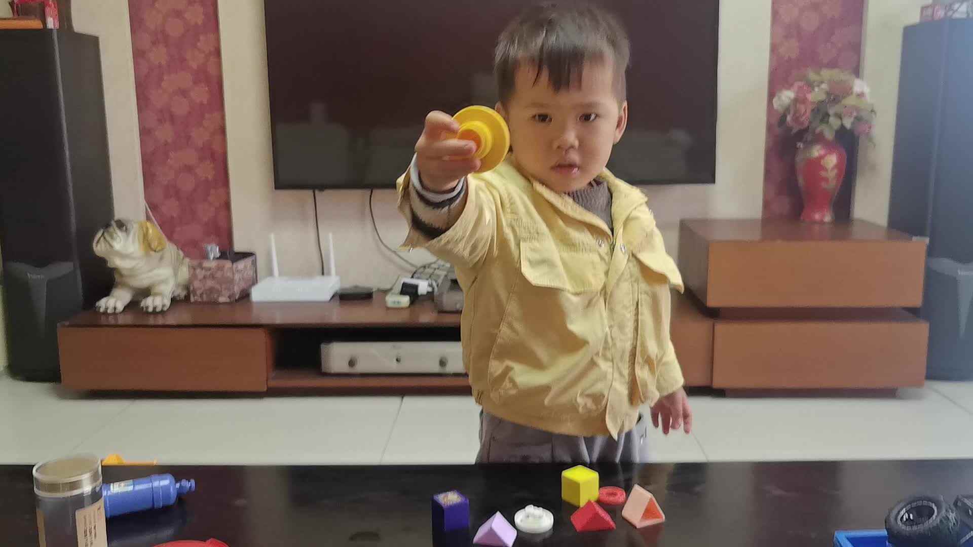 2026.3.24李岸栩：从玩具里面《认识圆形，正方形，三角形》家庭闯关作业