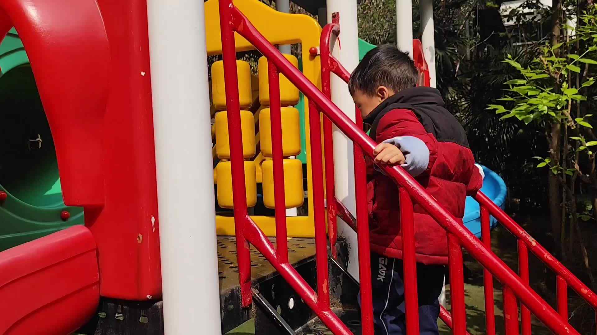 2026.3.20实验小班47号程翊童—欢乐滑滑梯