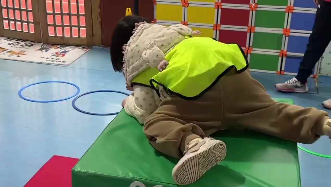 2026.3.16实验小班6号钟美岑—趣味体育