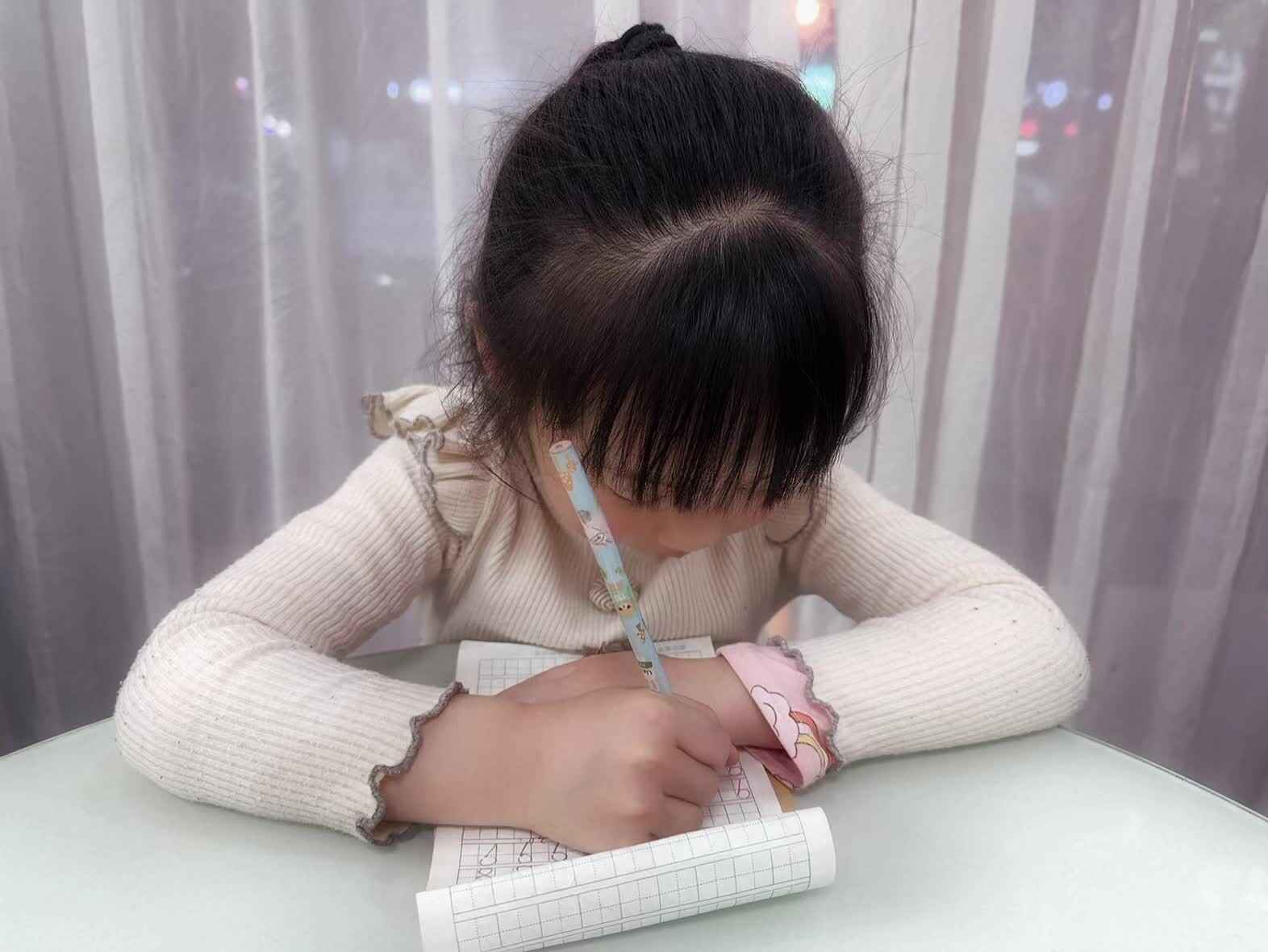 2026年3月30日大A班夏爱林～书写数字“9”