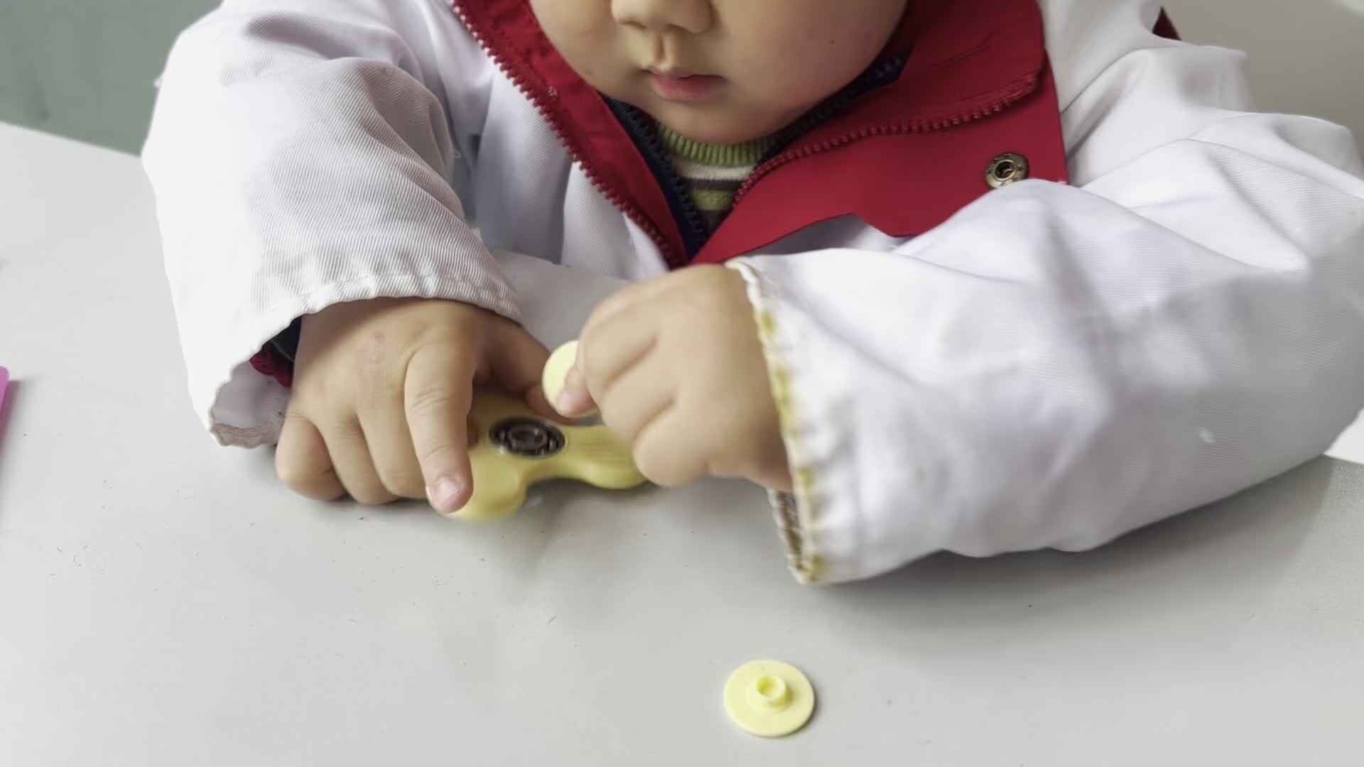 2026.3.18  实验中班 杨卓为  科学实验 《神奇的摩擦力》.mp4