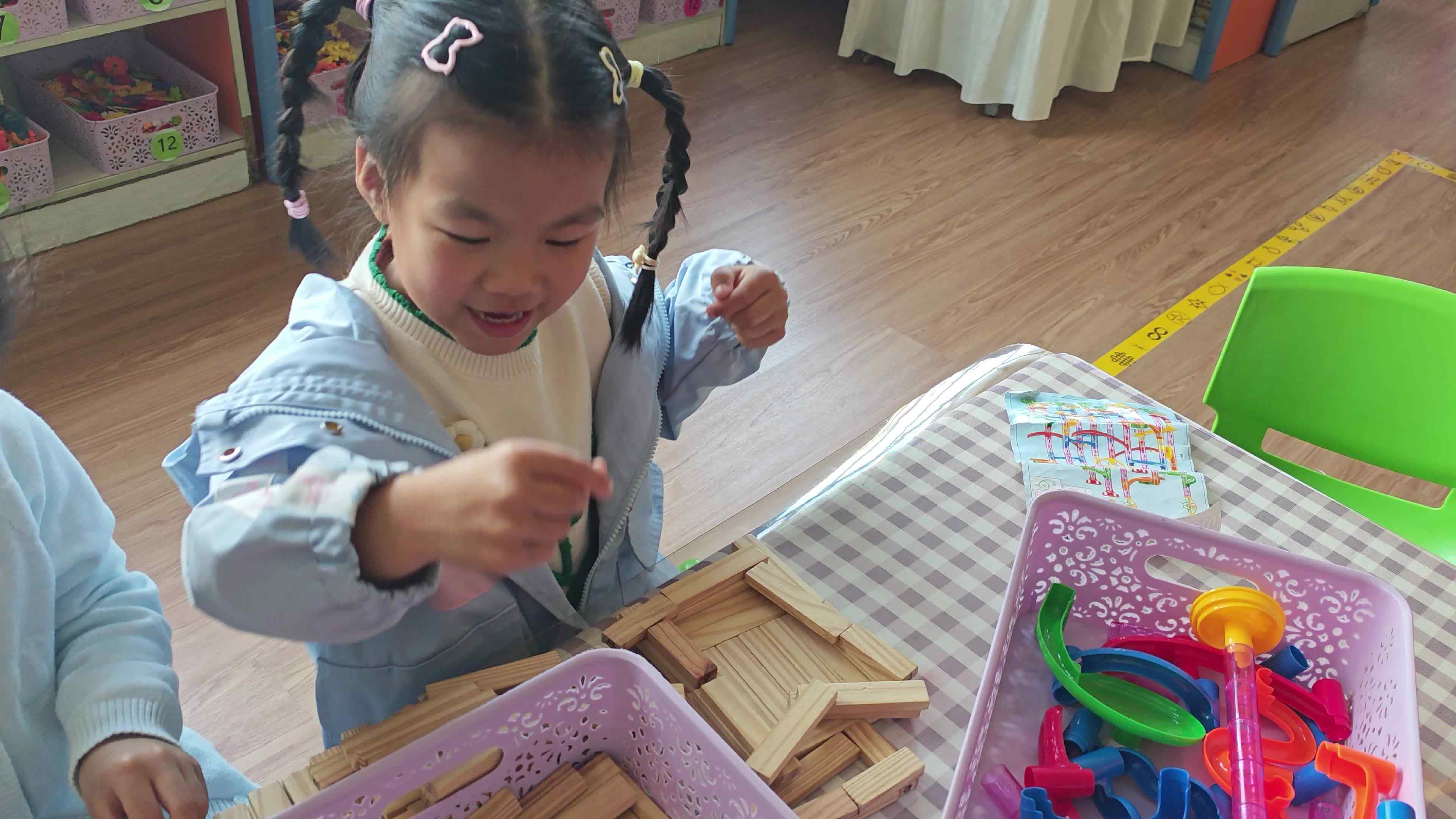 3.9 黄芮晞玩玩具