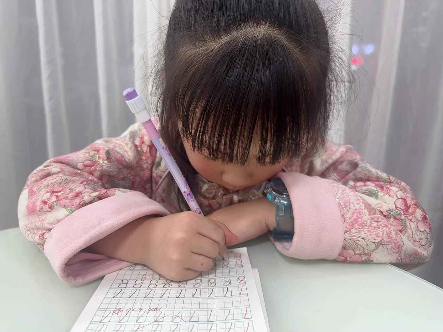 2026年3月27日大A班夏爱林～书写数字“8”