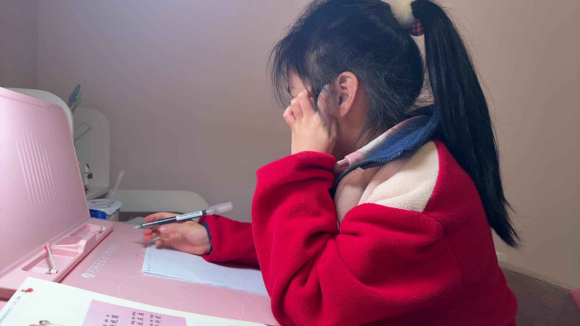 ⁣2026级B班20260309吴晨希闯关练习-坐姿、握笔.mp4