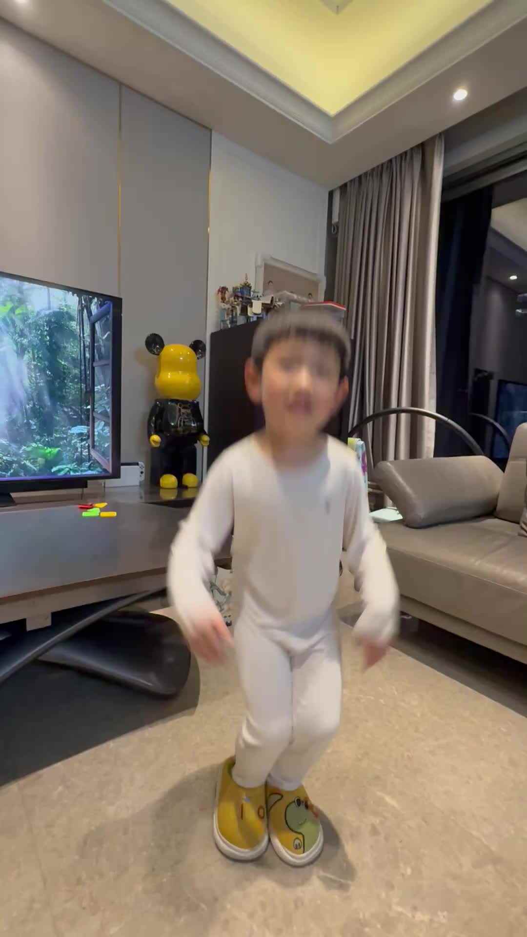 ⁣⁣⁣⁣⁣⁣2026.3.30.杨佳齐.《开合跳》家庭闯关练习