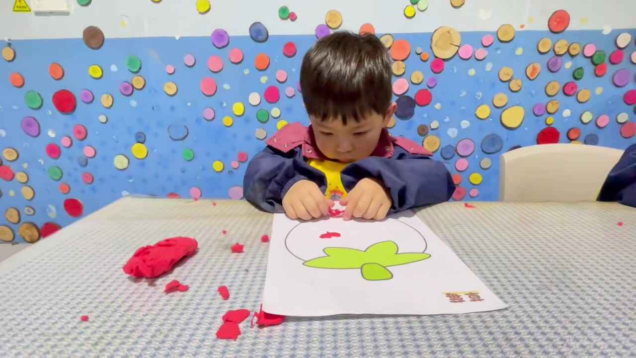 2026.3.9  黄钇然   创意手工《甜甜的草莓?》