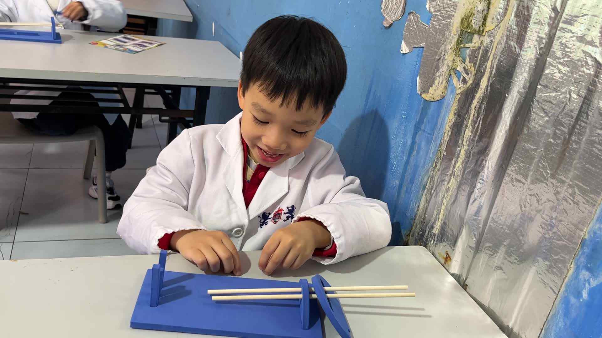 ⁣⁣⁣⁣⁣2026.3.20 实验1班科学实验 蒋开心