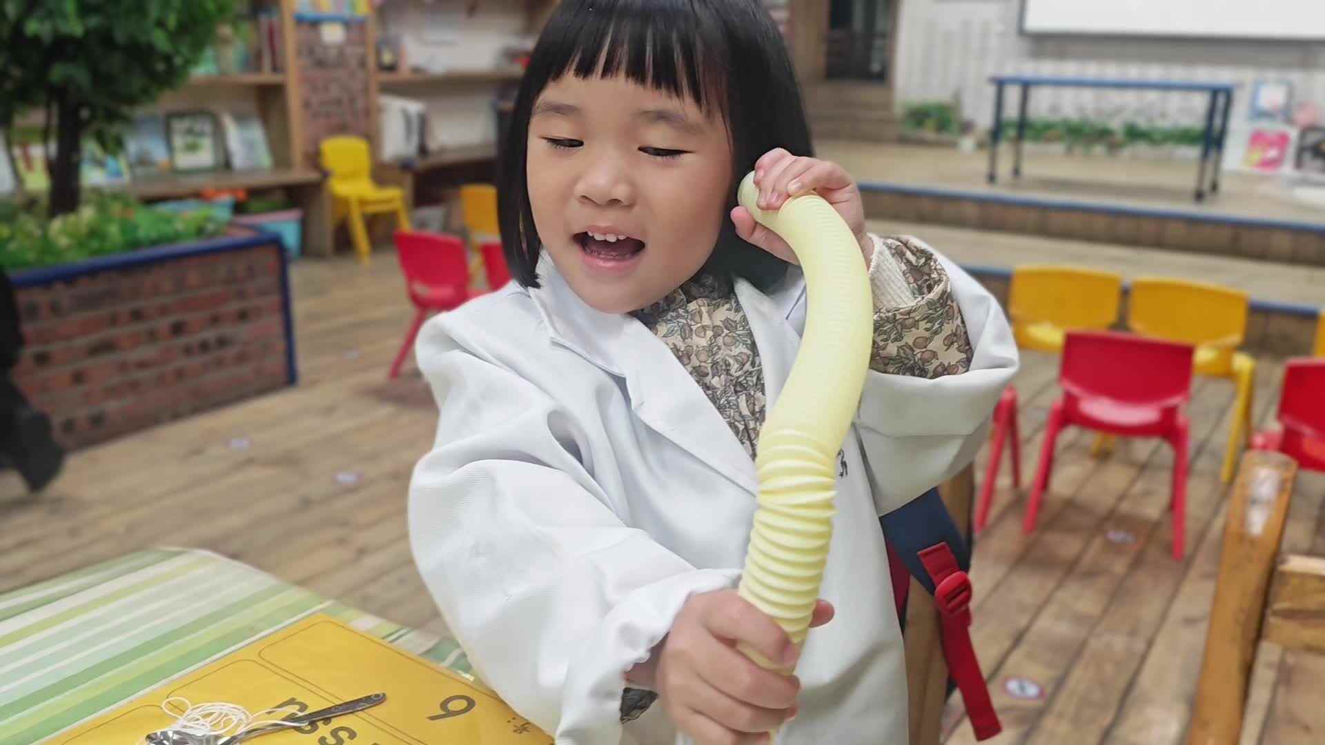 2026.3.25  实验中班 周卿羽 科学课.mp4