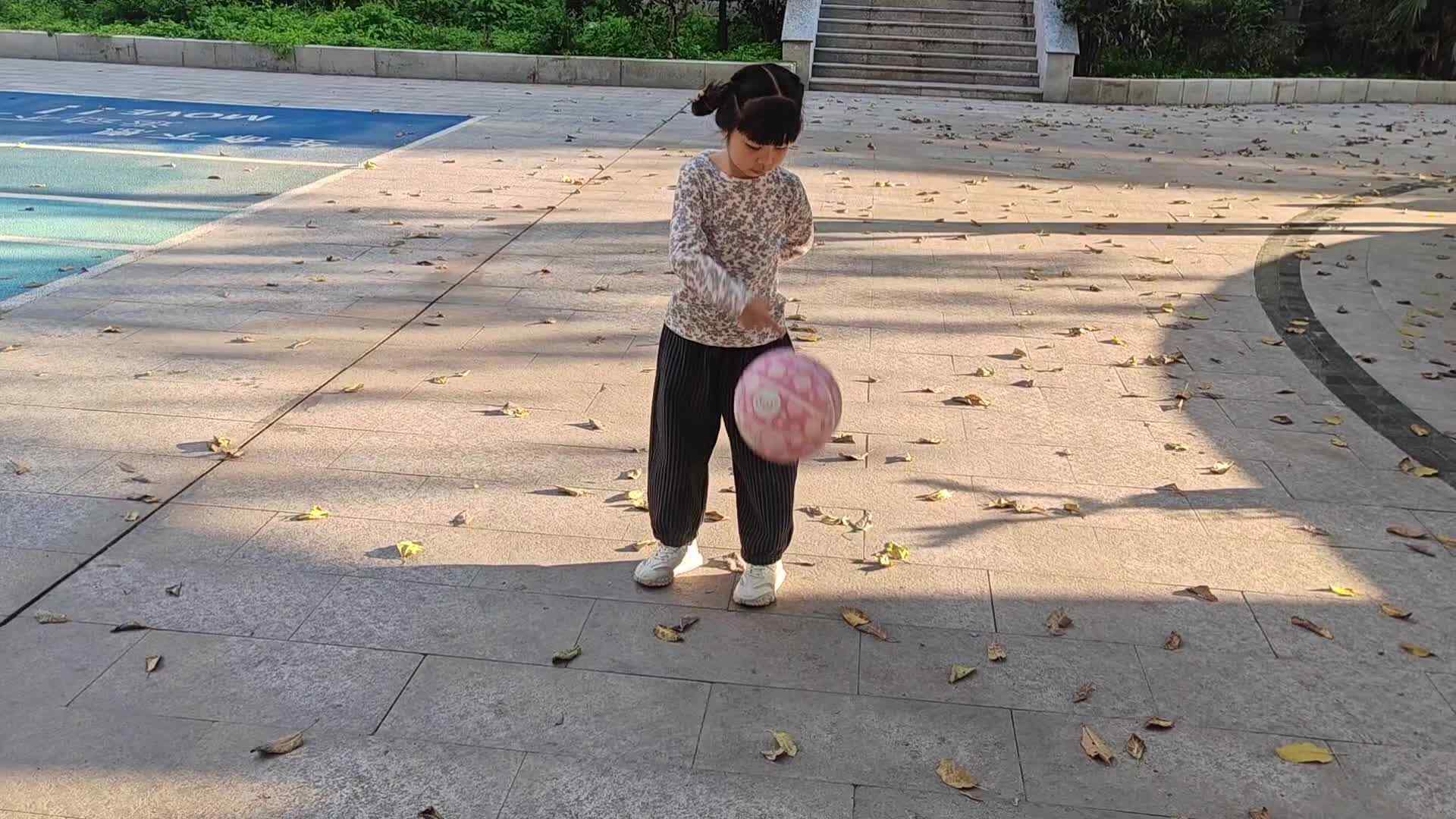 2026.3.4学A李思锦：单手拍球/上下楼梯