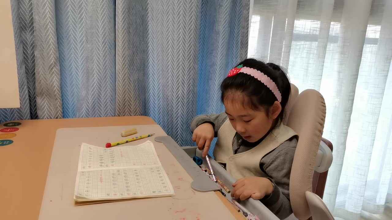 VID_20260331_180602.mp4学前B班宁汐言书写汉字