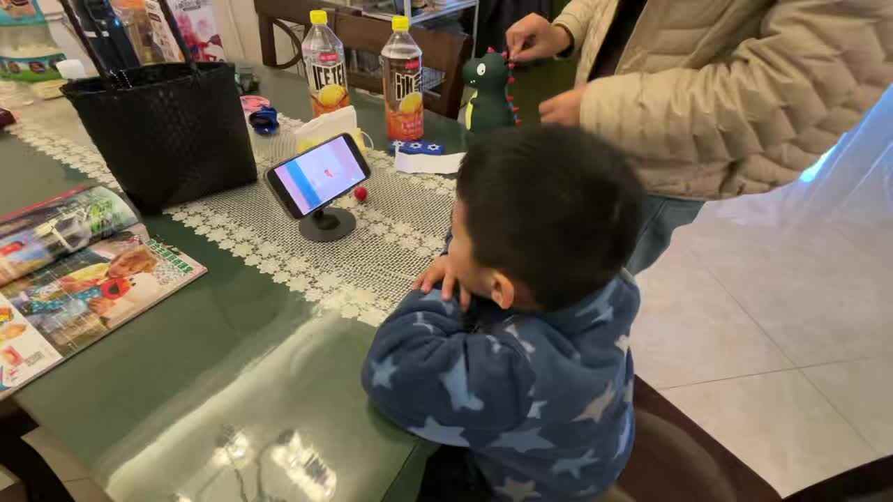 2026.3.24大A班刘奕宸观看英文视频.mp4